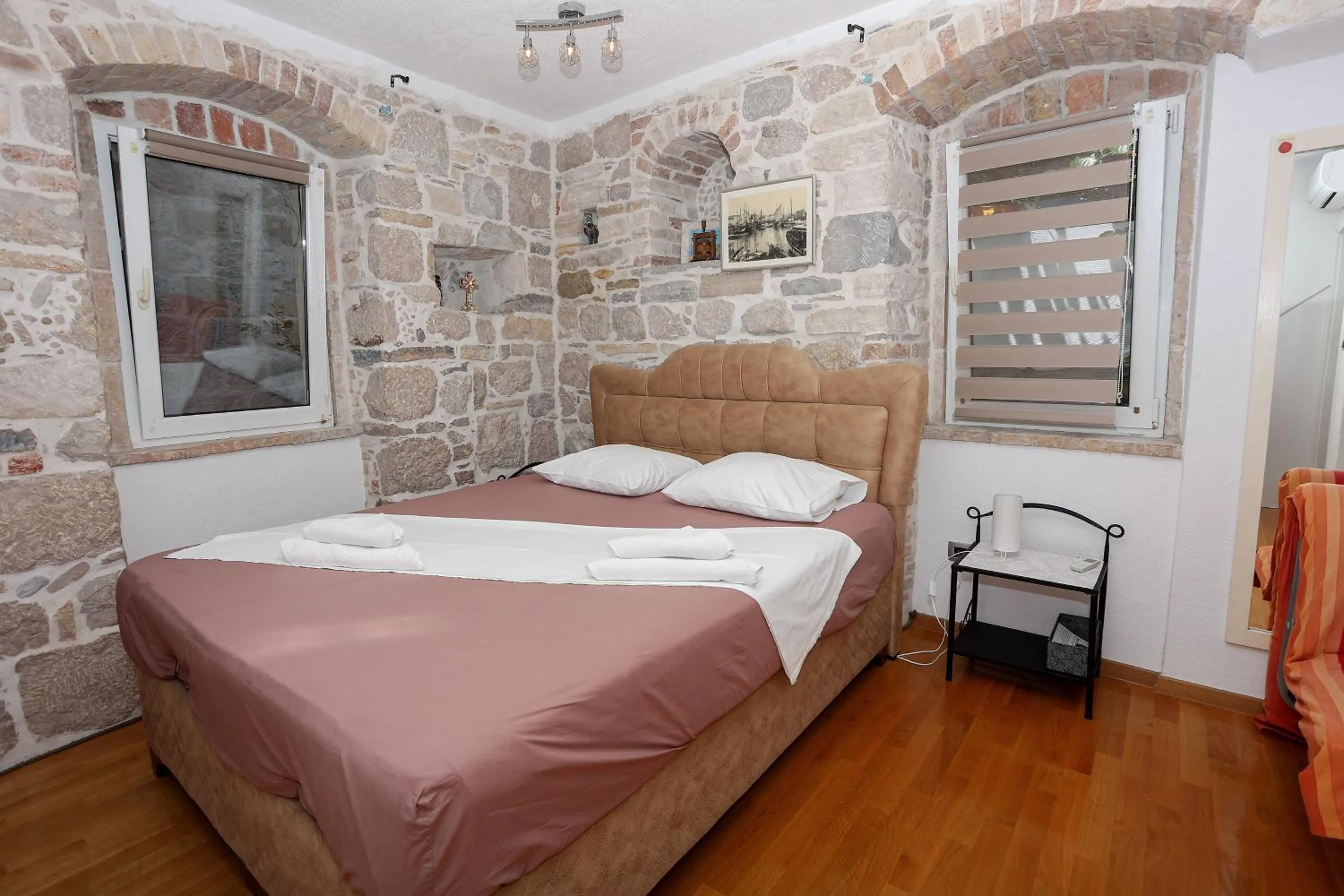 Bed in Apartments Nikolla