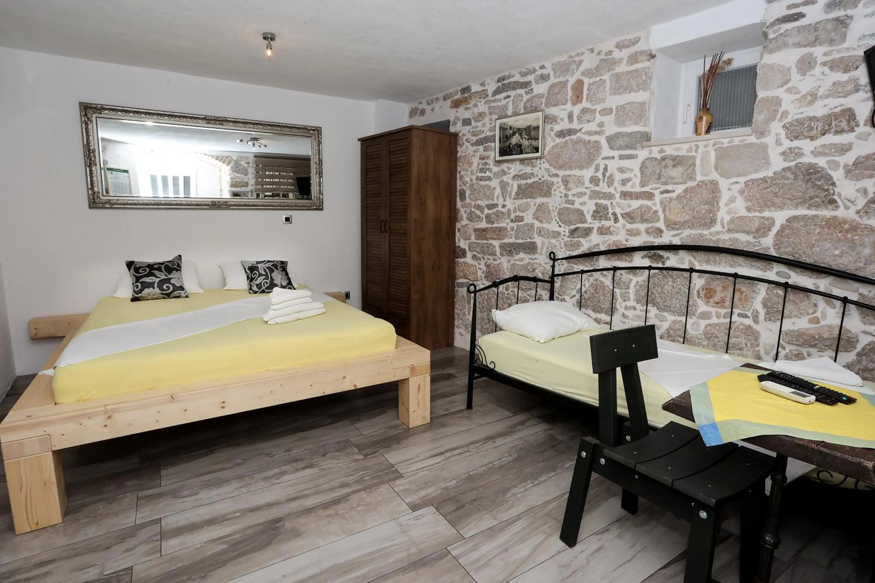 Bed in Apartments Nikolla