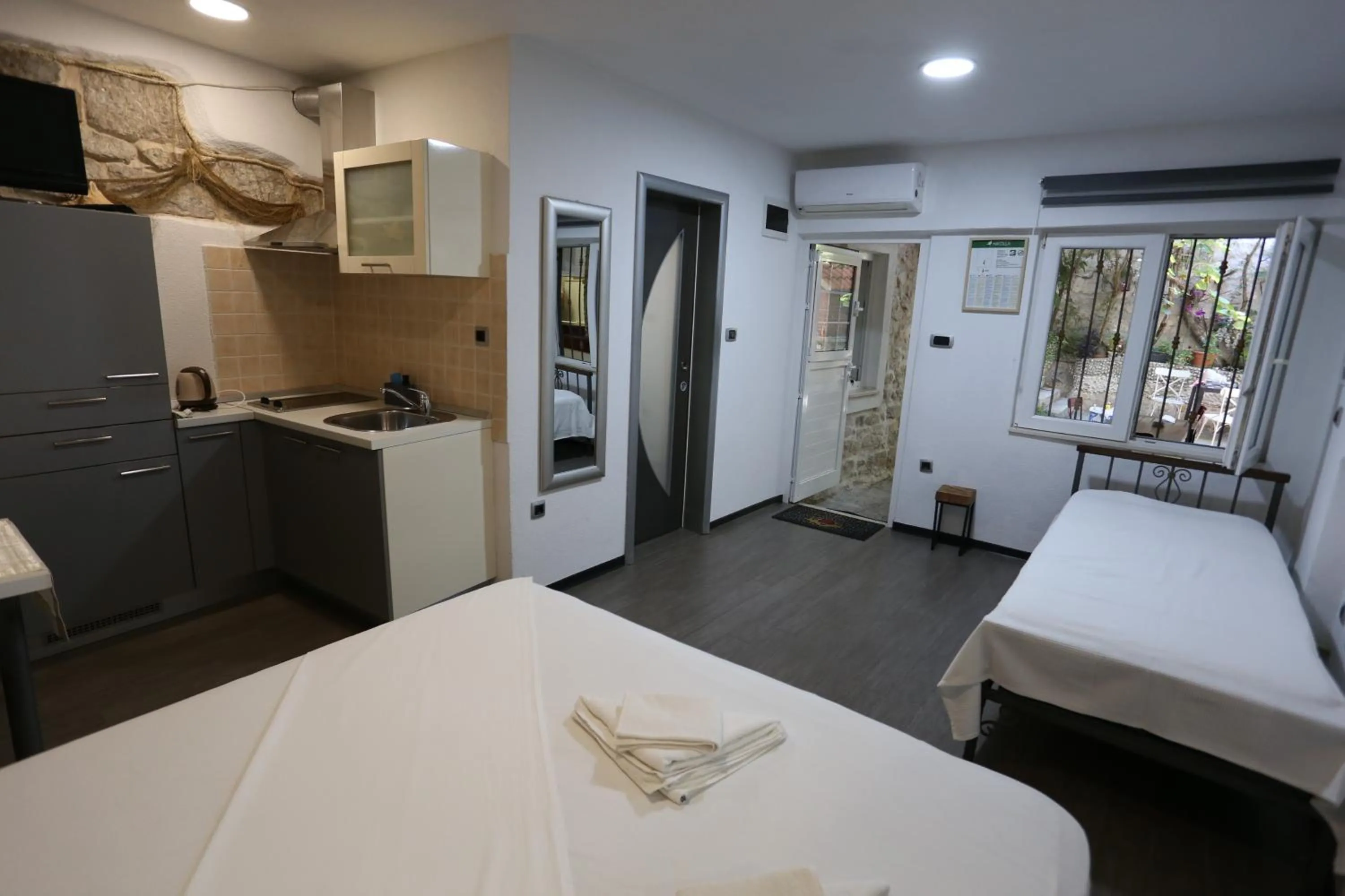 Bed in Apartments Nikolla