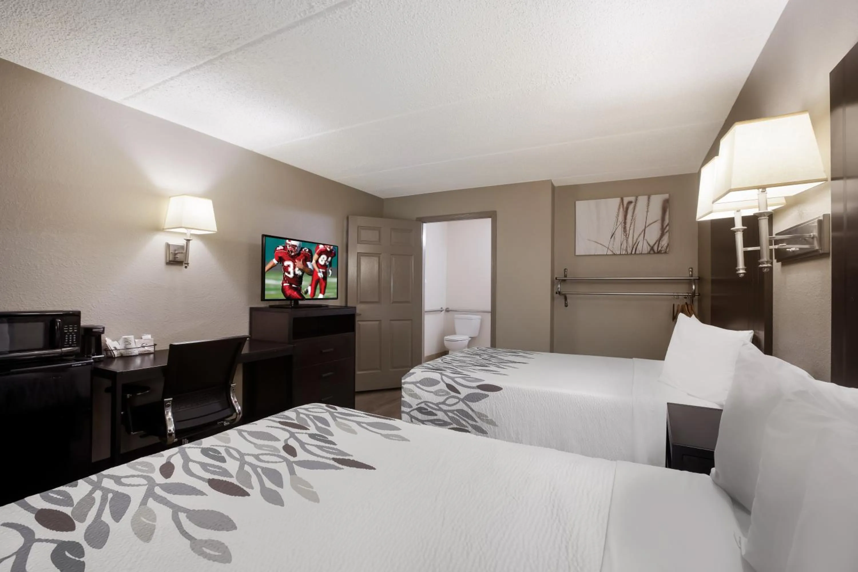 Bedroom, Bed in Red Roof Inn Atlanta Airport NE Conley