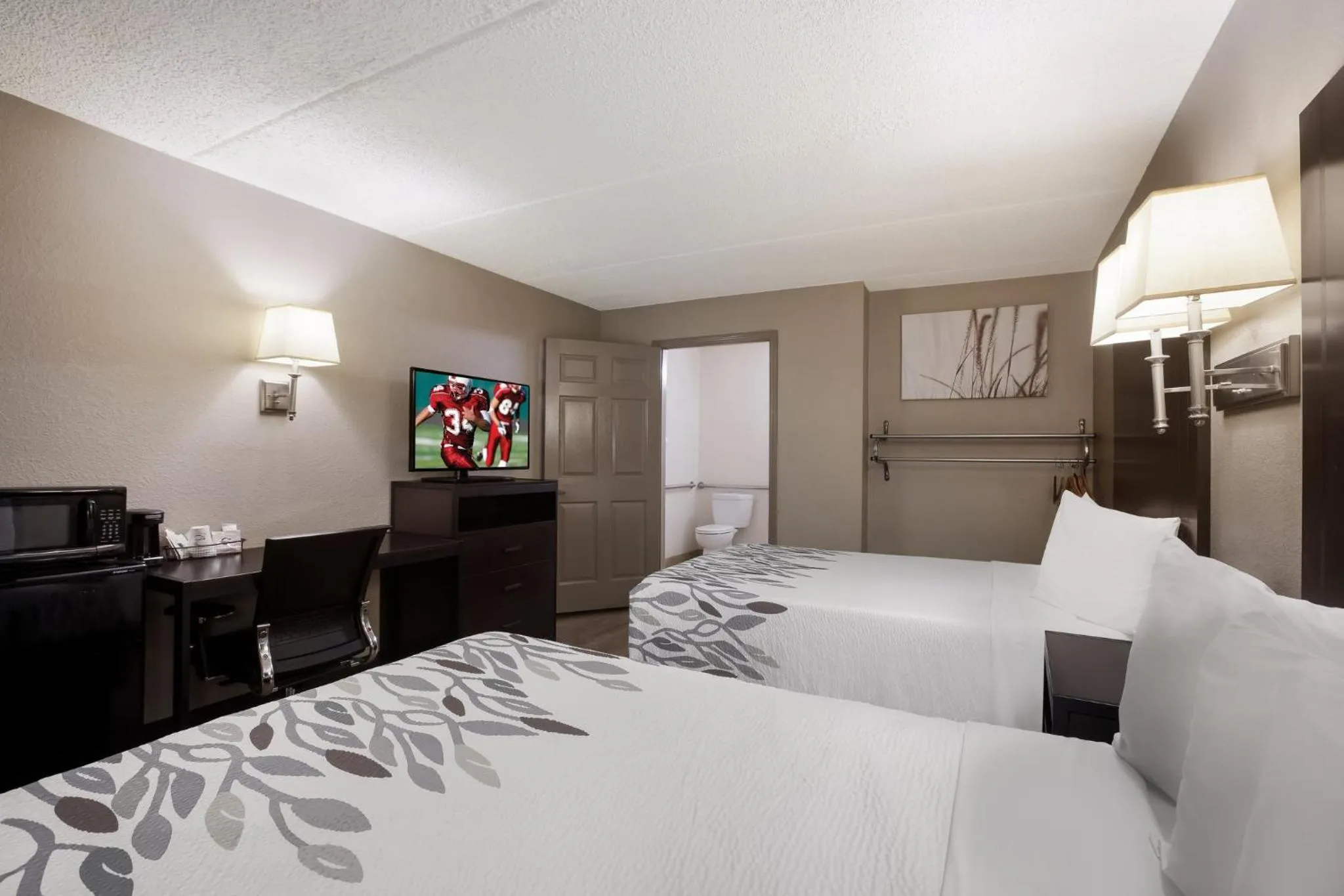 Bedroom, Bed in Red Roof Inn Atlanta Airport NE Conley