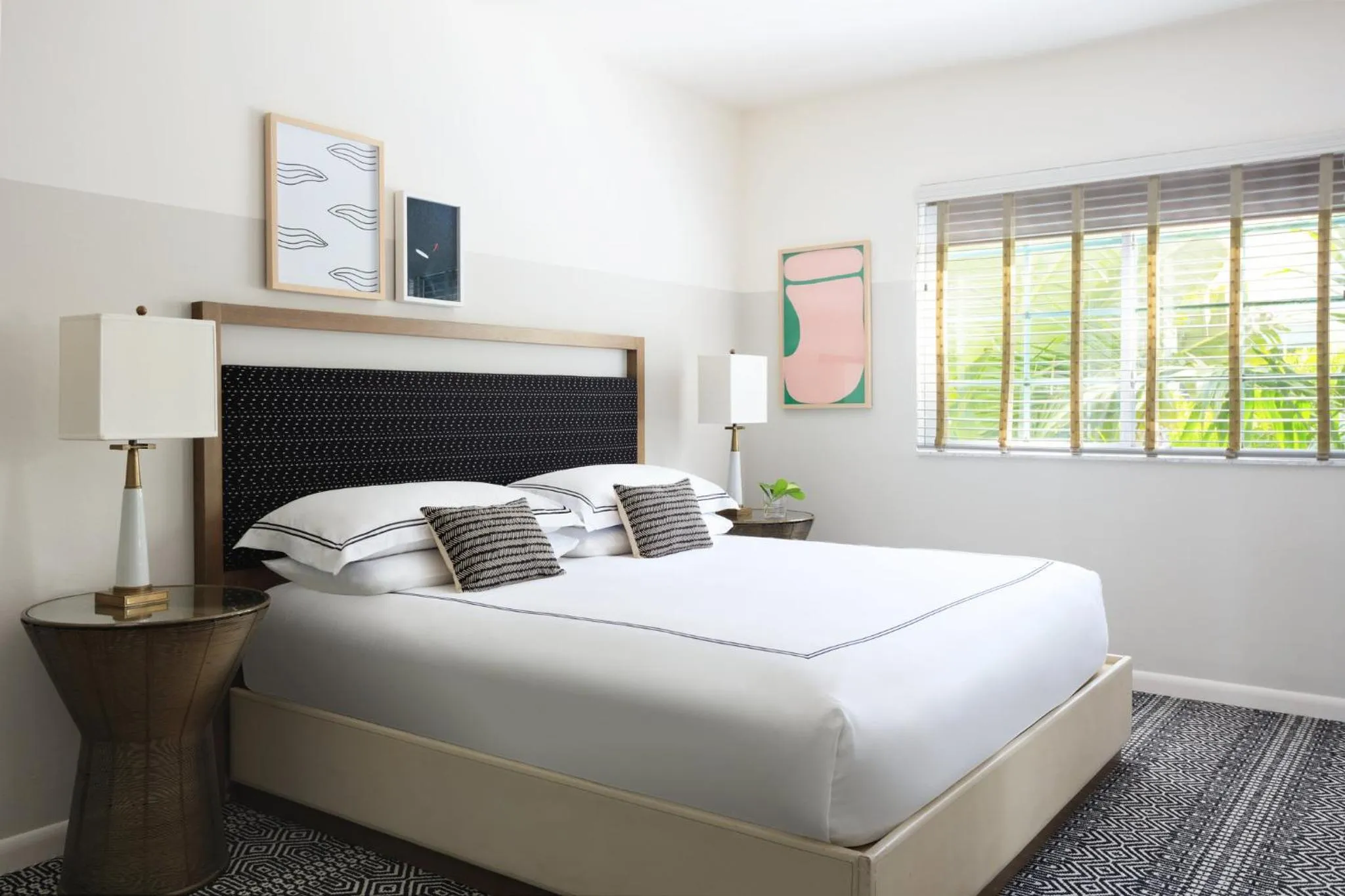 Photo of the whole room, Bed in Kimpton Surfcomber Hotel by IHG