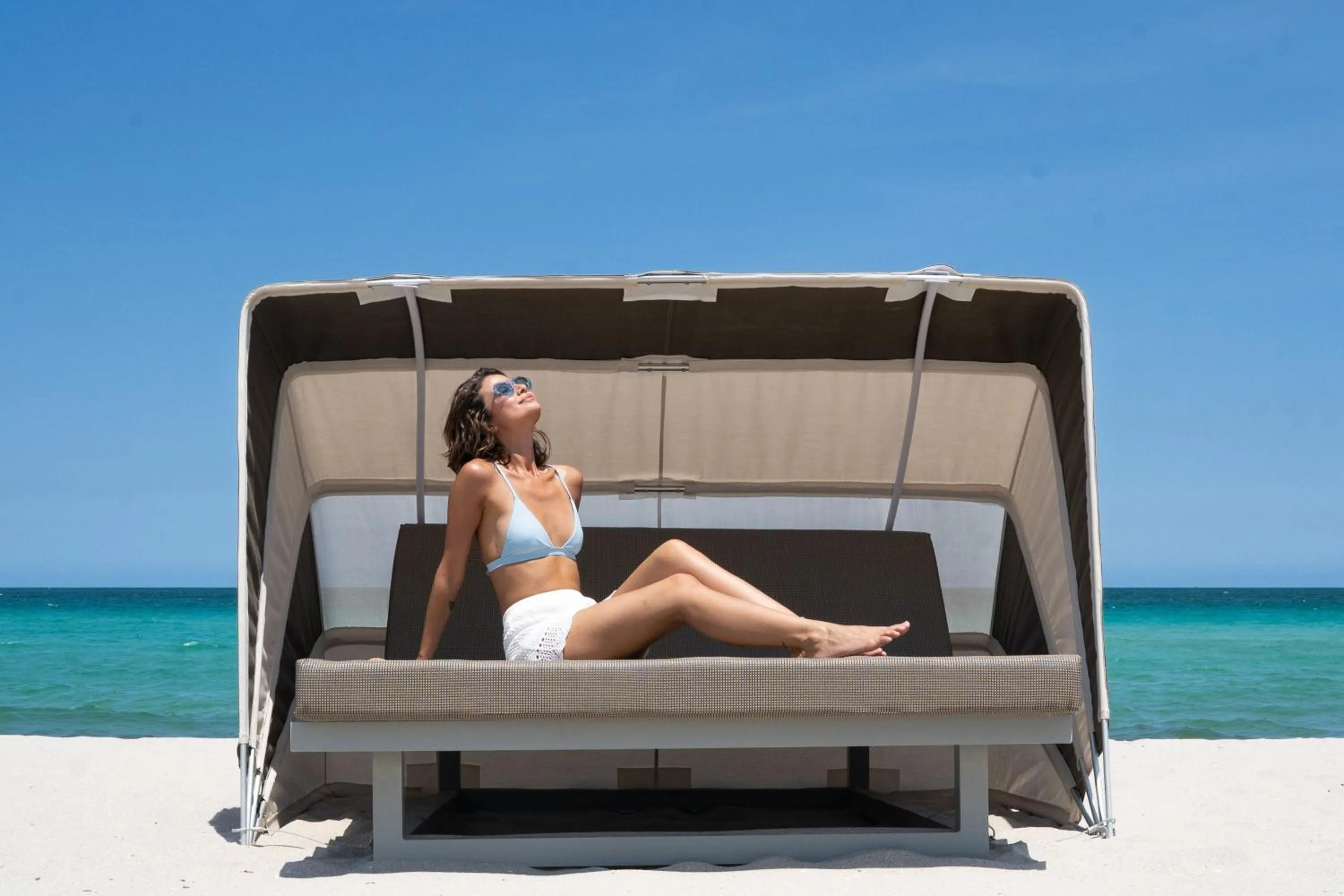 Beach in Kimpton Surfcomber Hotel by IHG