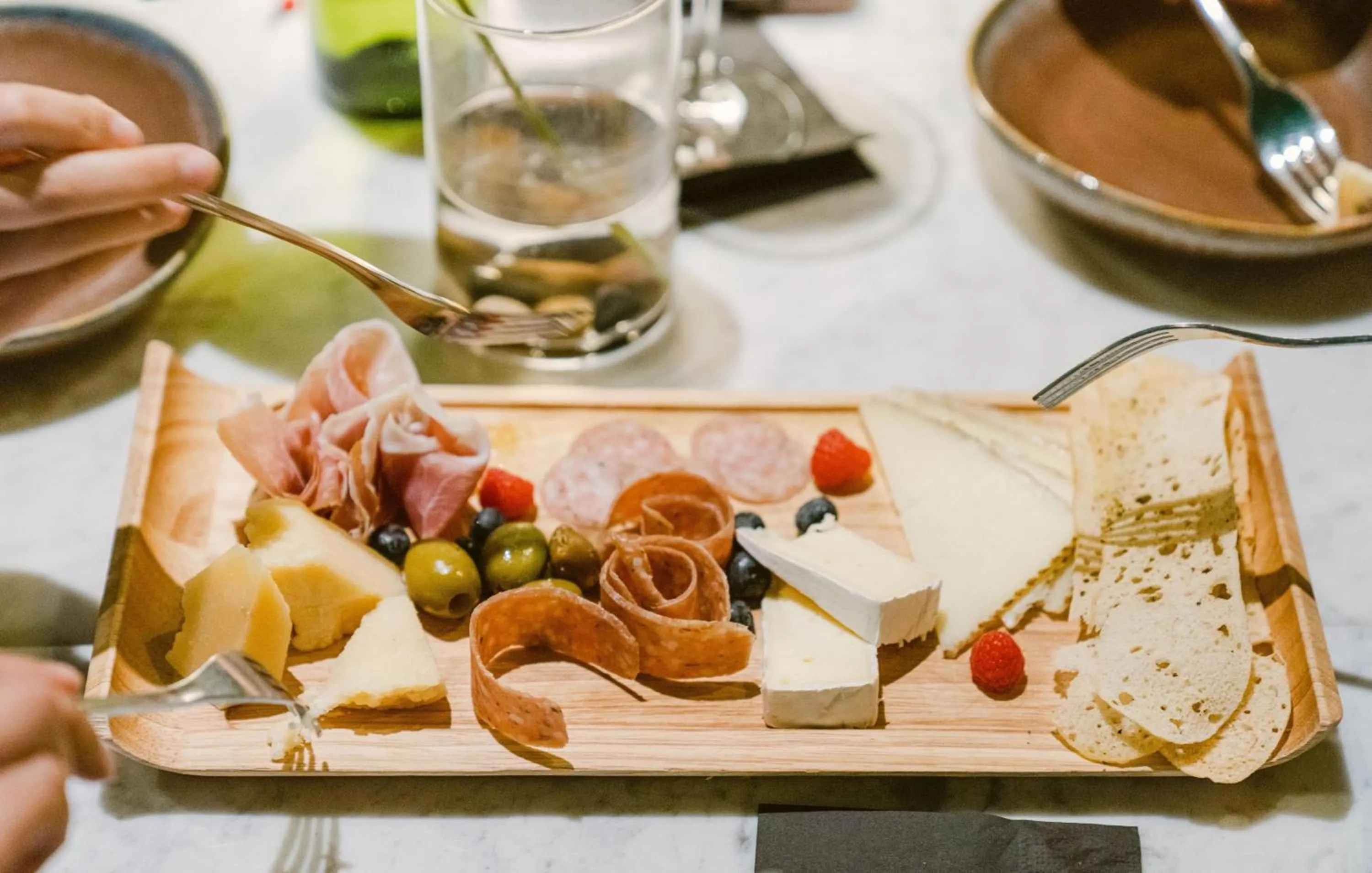 Restaurant/places to eat in Kimpton Surfcomber Hotel by IHG