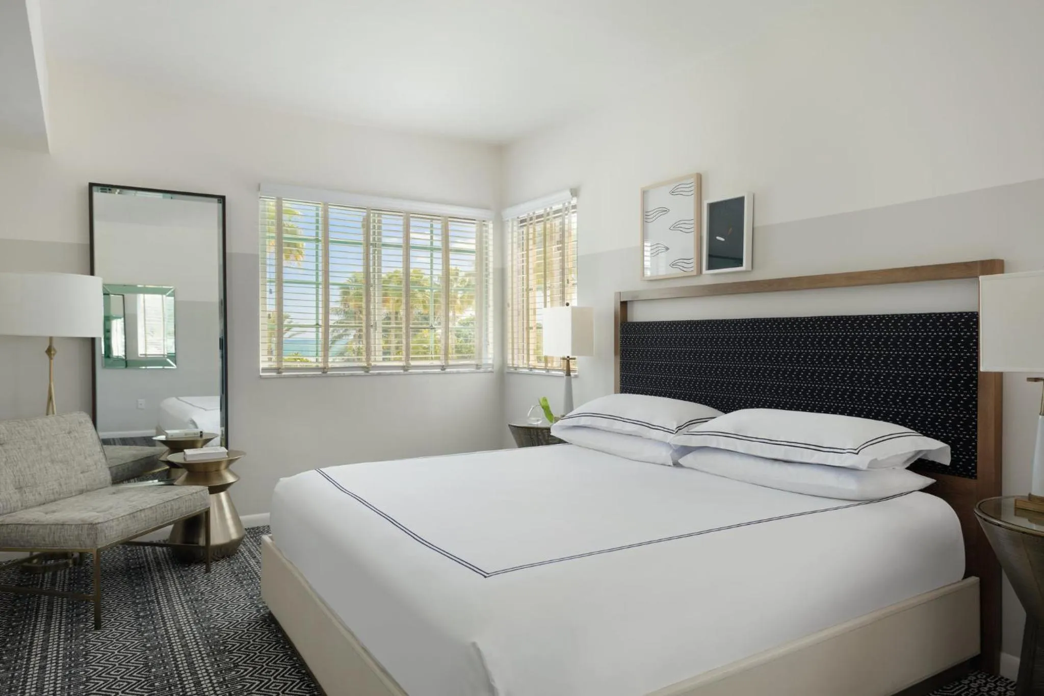 Photo of the whole room, Bed in Kimpton Surfcomber Hotel by IHG