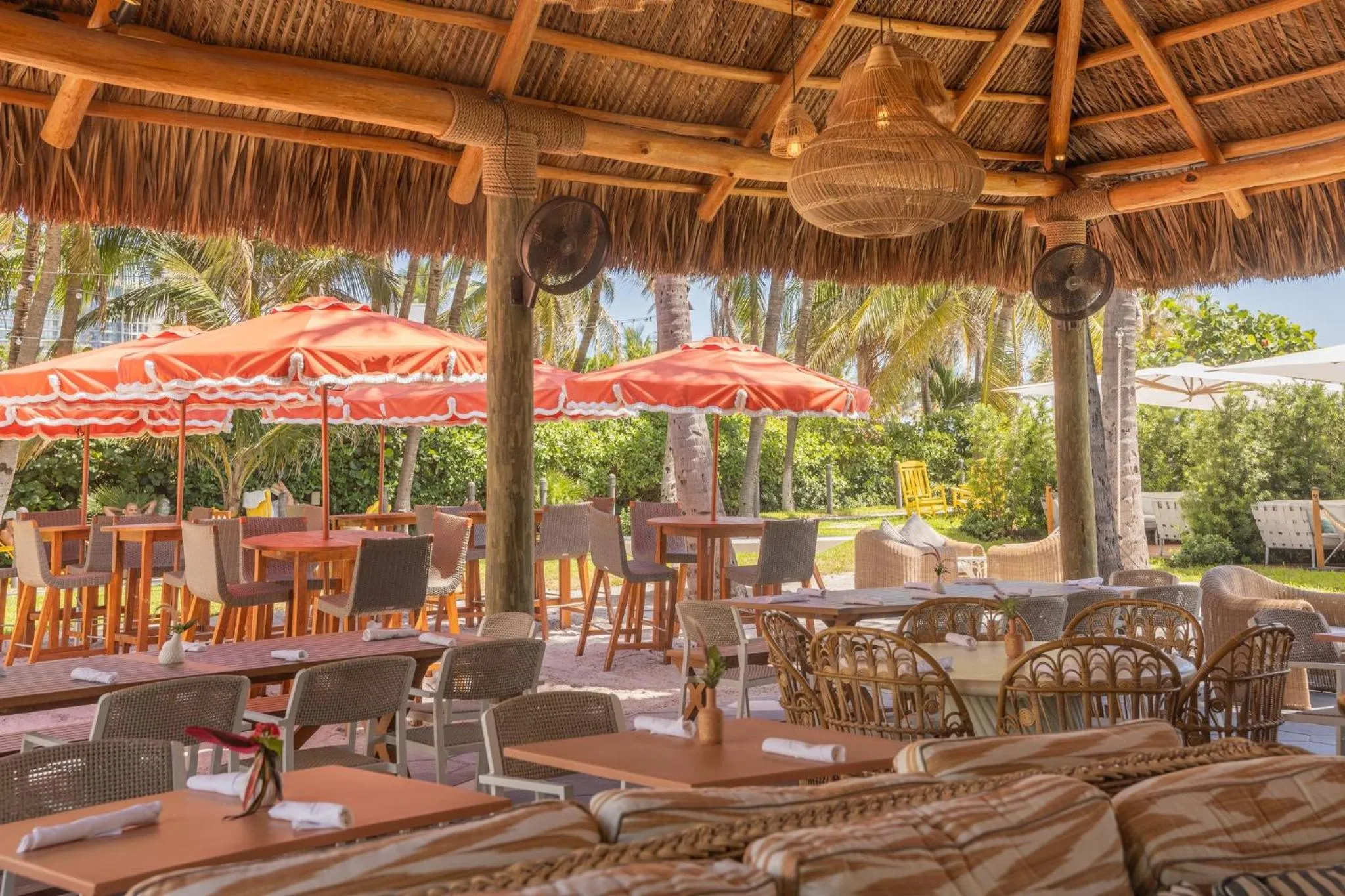 Restaurant/places to eat in Kimpton Surfcomber Hotel by IHG