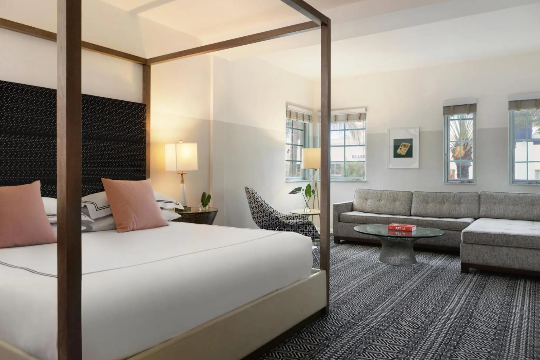 Photo of the whole room, Bed in Kimpton Surfcomber Hotel by IHG