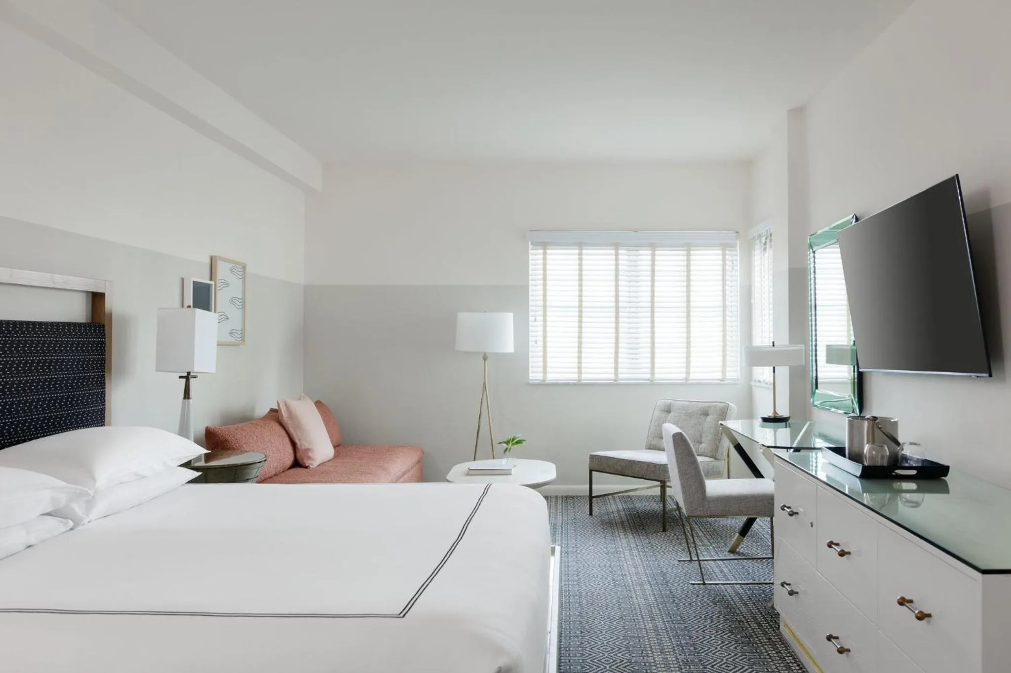 Photo of the whole room, Bed in Kimpton Surfcomber Hotel by IHG