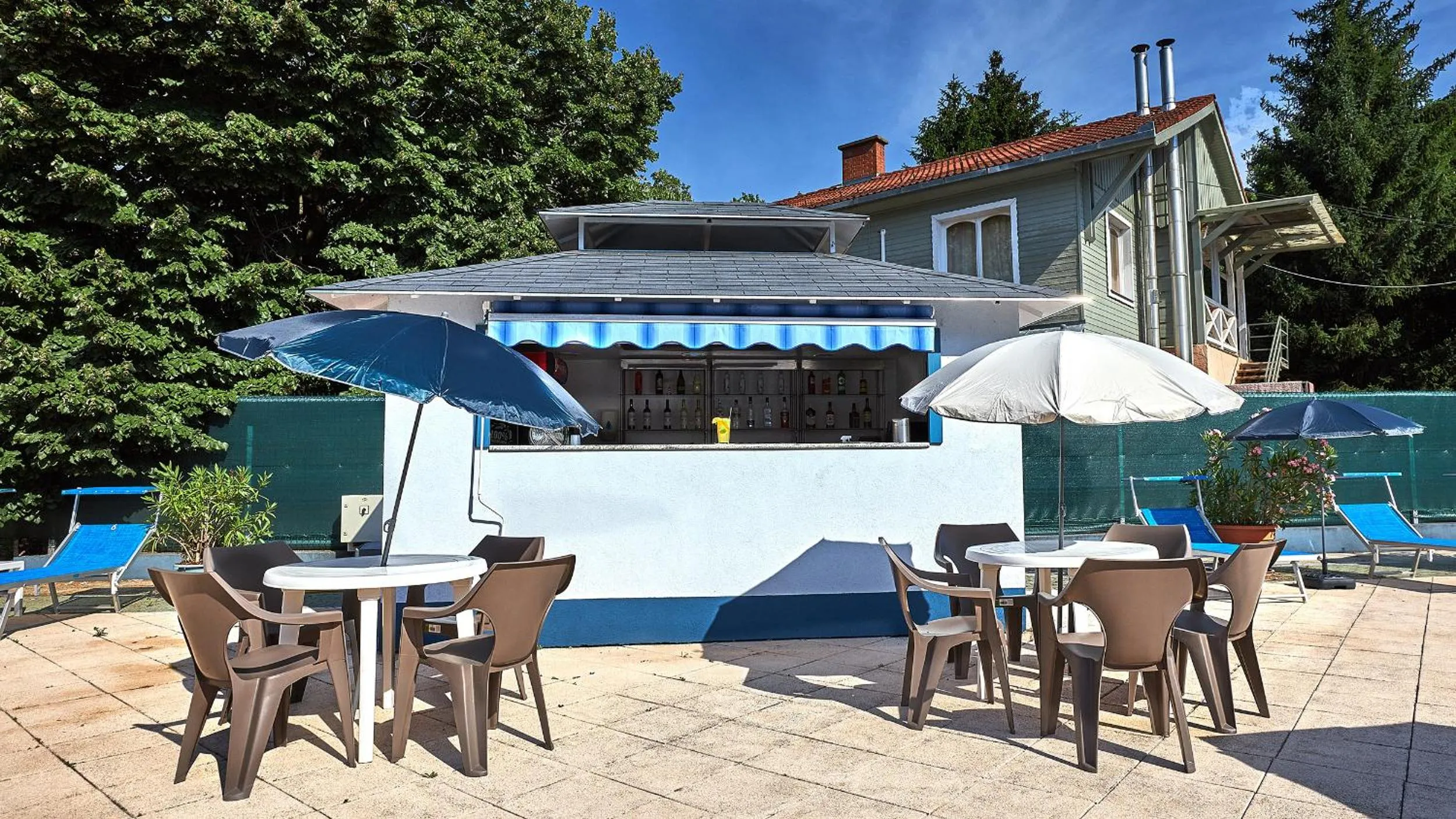 Summer in Hotel Silver