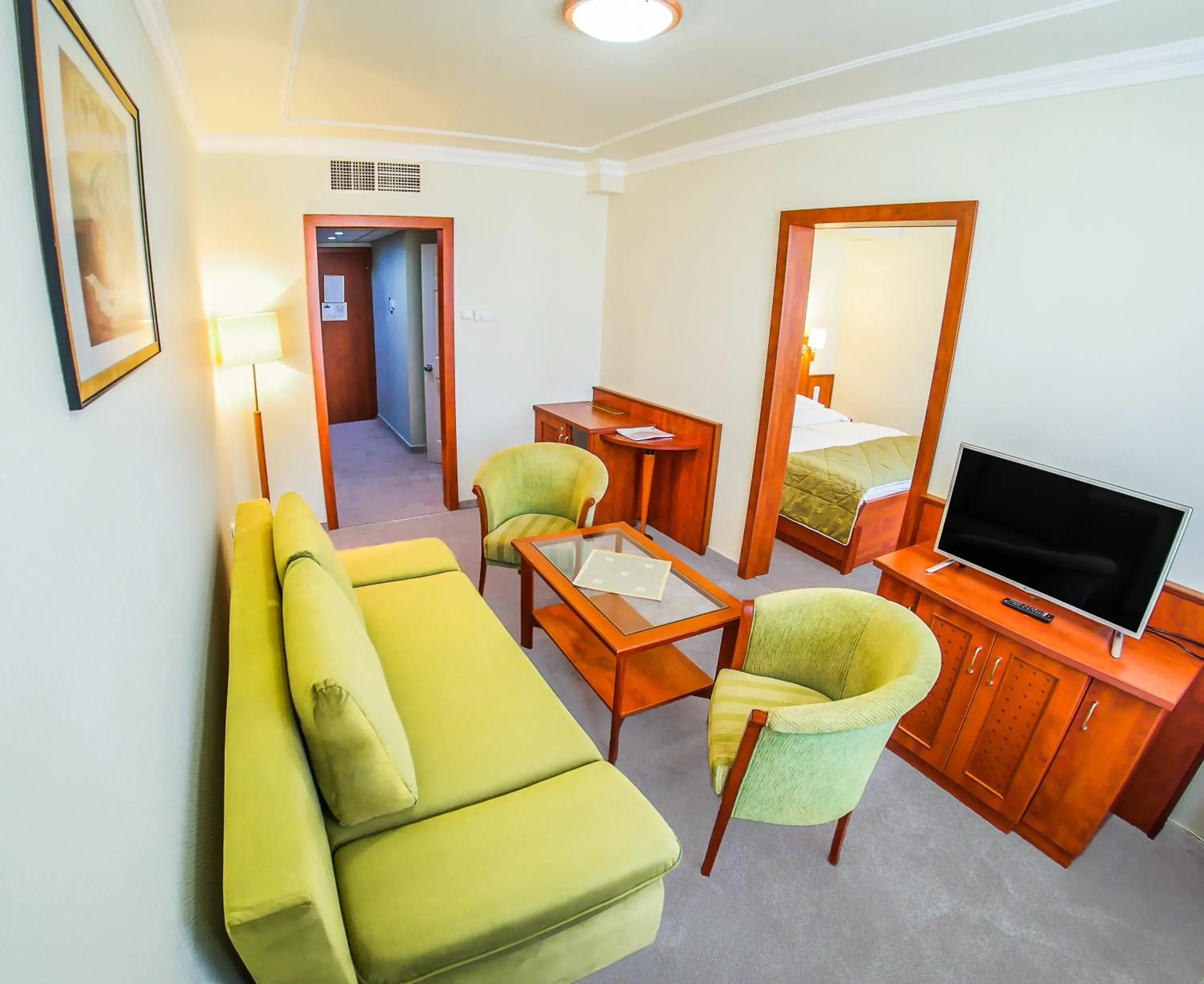 One-Bedroom Apartment with Balcony - Main Building in Hotel Silver One-Bedroom Apartment with Balcony - Main Building in Hotel Silver