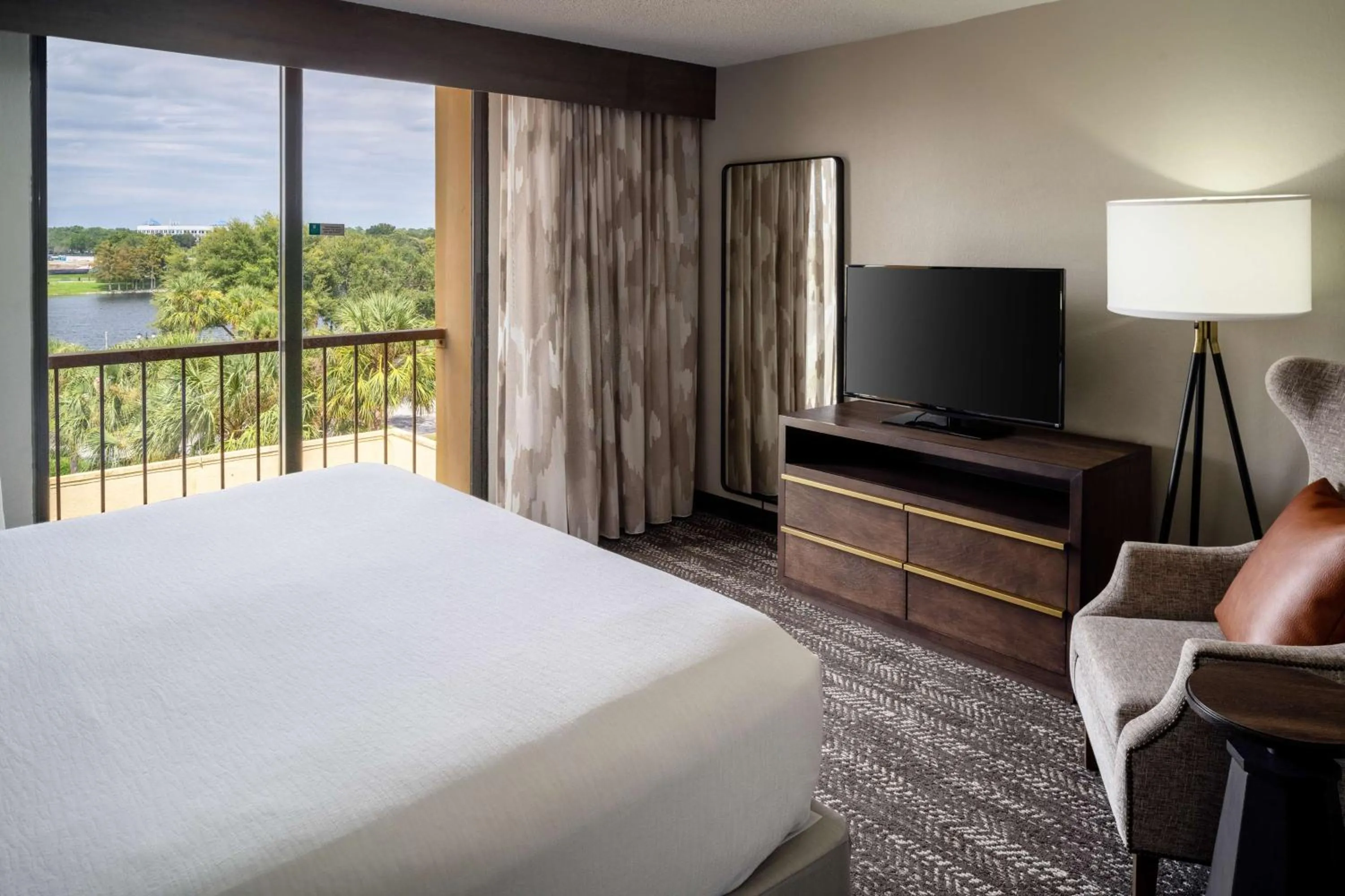 Bed in Embassy Suites by Hilton Orlando North