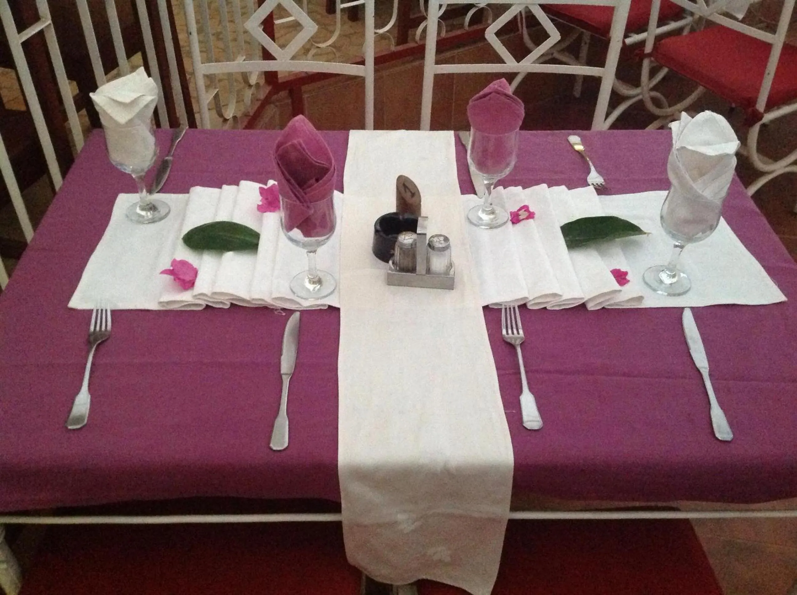 Restaurant/places to eat in Les Flamboyants