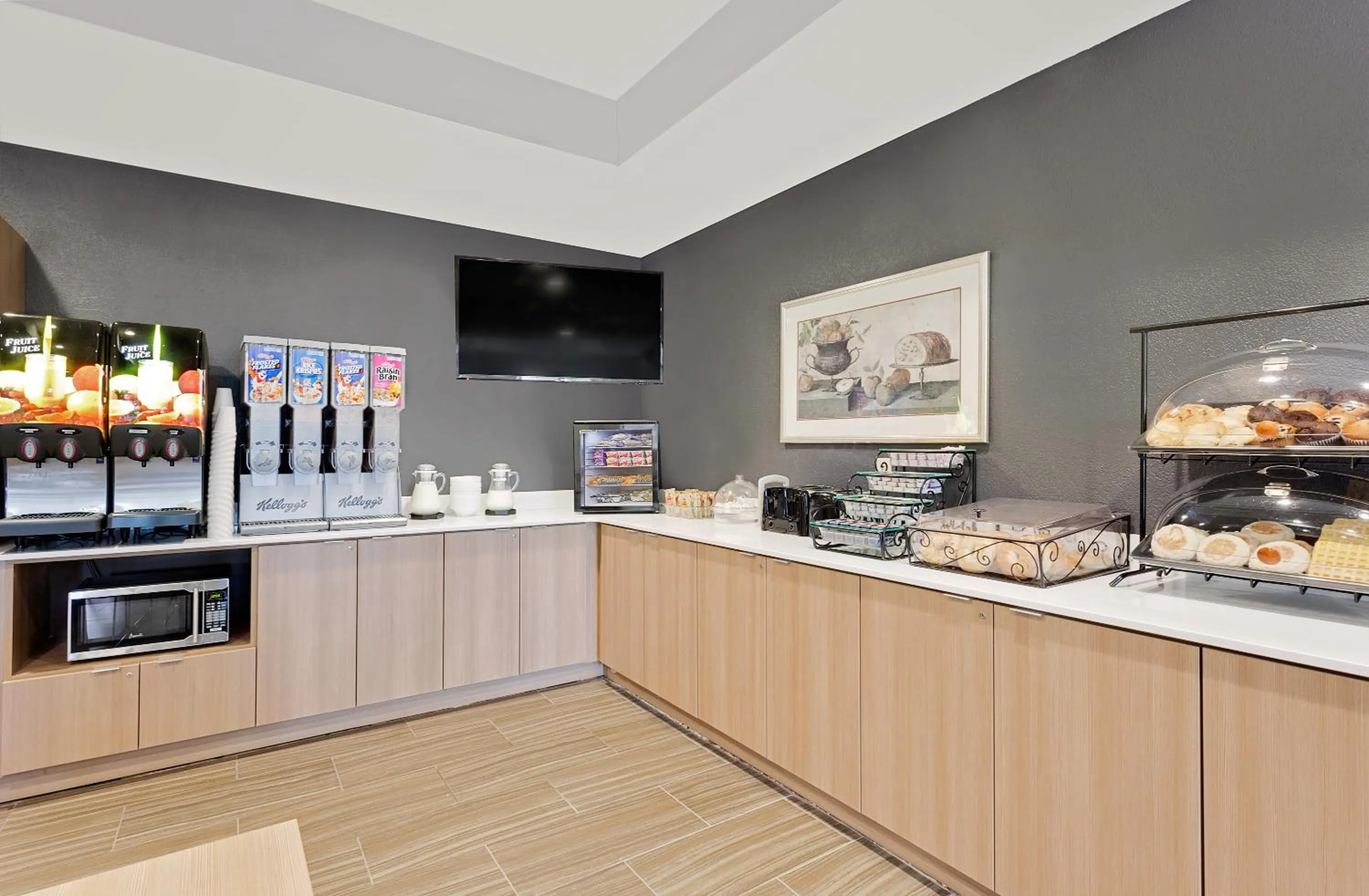 Food and drinks in Microtel Inn & Suites by Wyndham Middletown