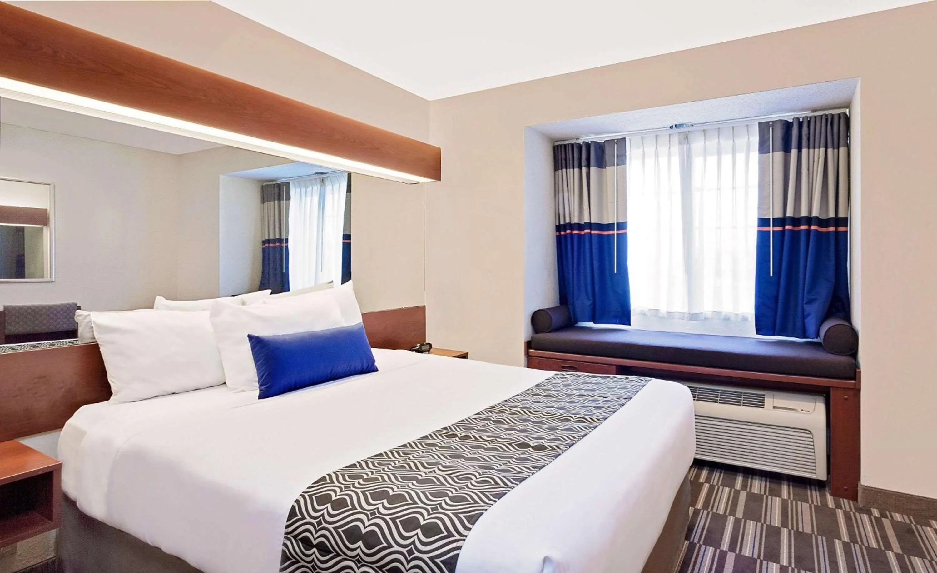 Photo of the whole room, Bed in Microtel Inn & Suites by Wyndham Middletown