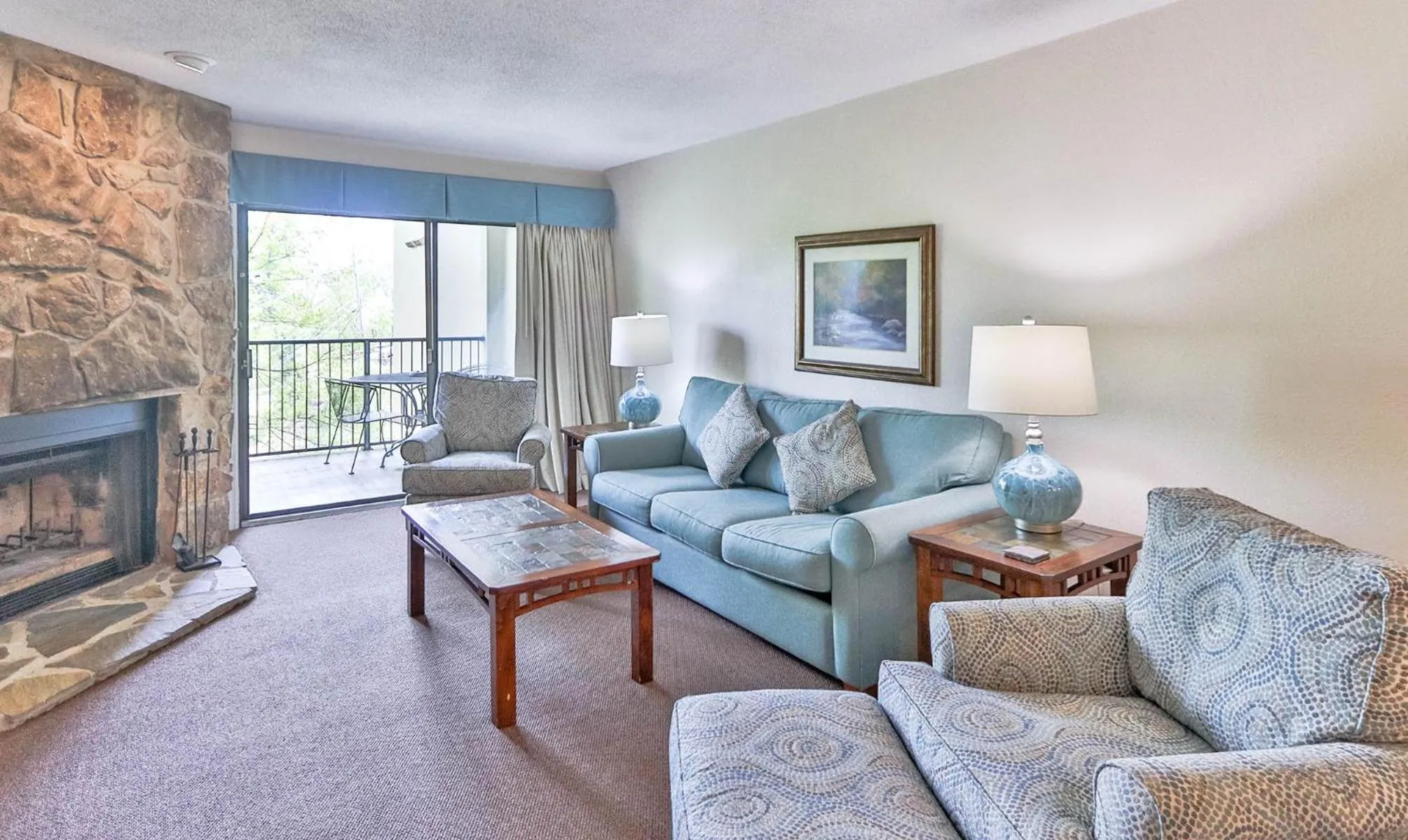 Living room in Laurel Point Resort