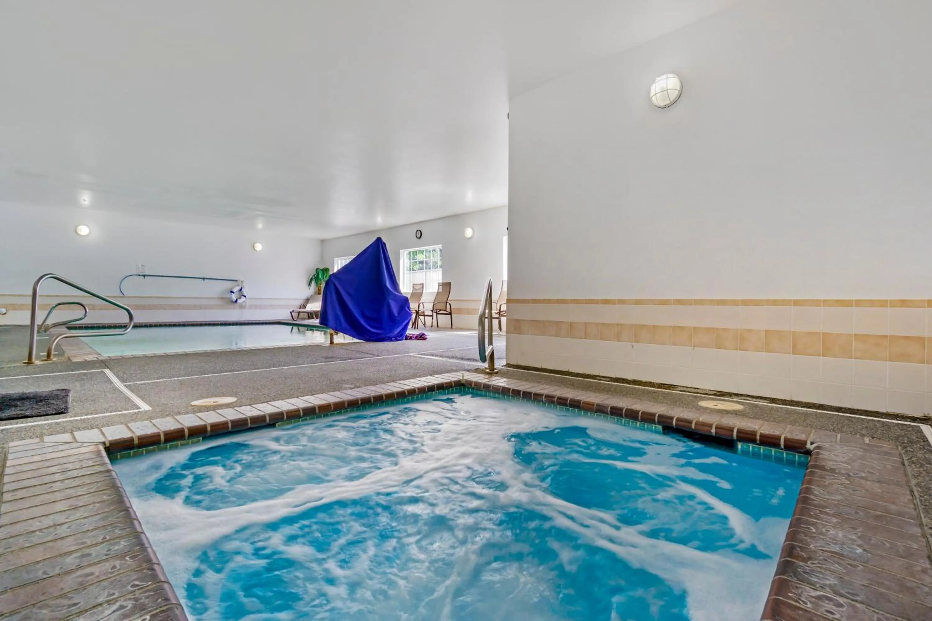 Hot Tub in Comfort Inn Auburn - Seattle