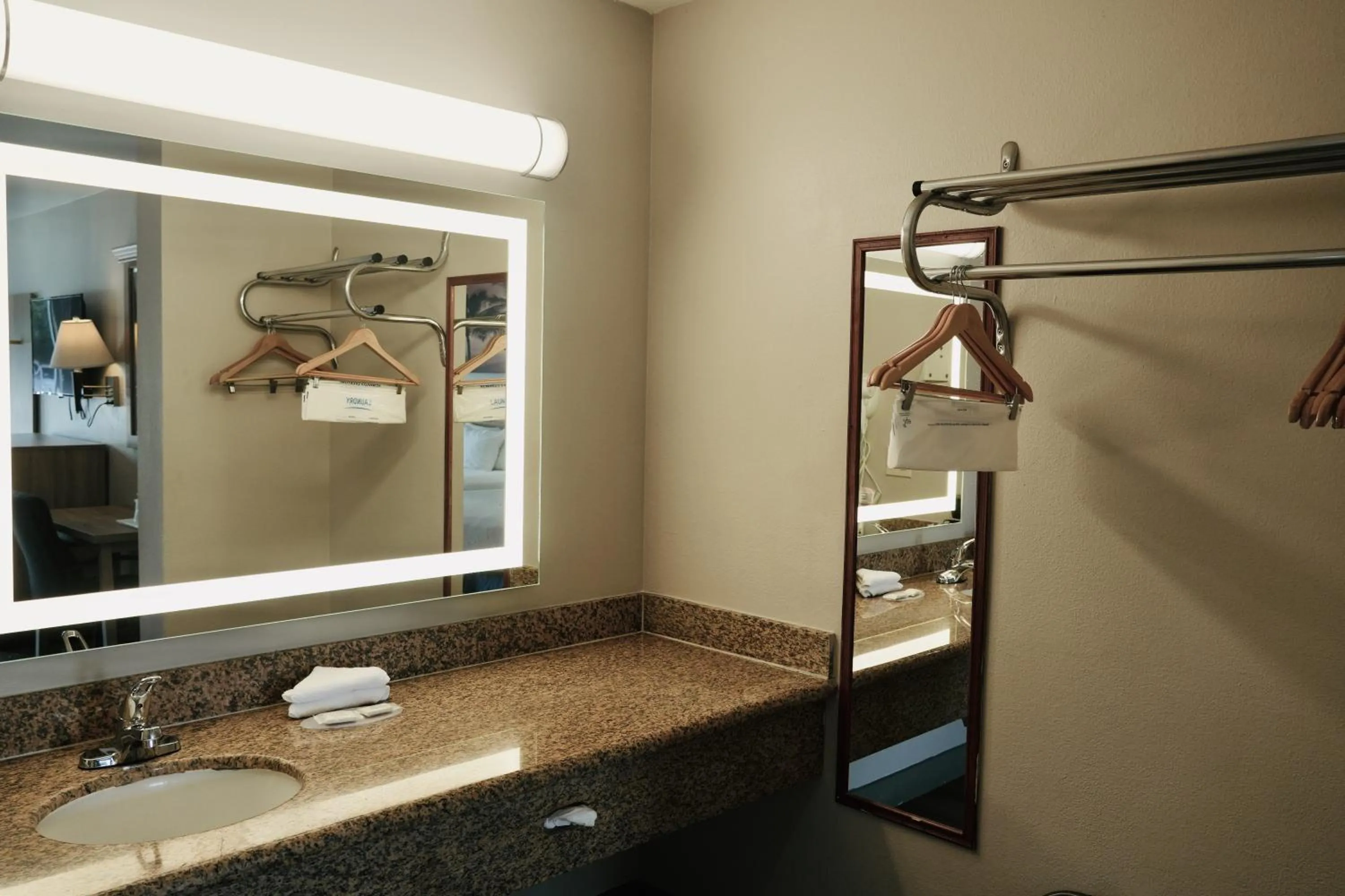 Days Inn by Wyndham Anaheim Near the Park