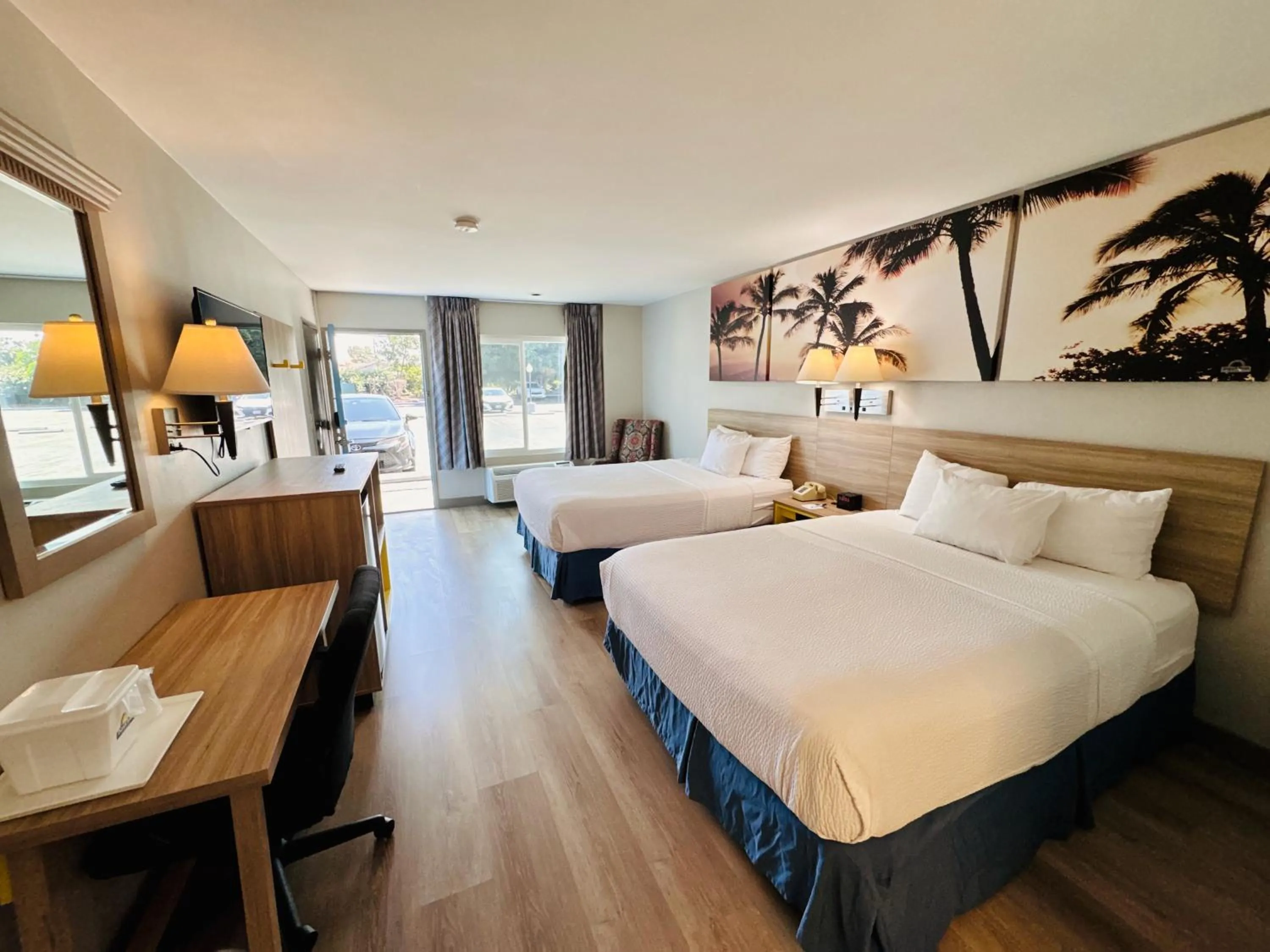 Bed in Days Inn by Wyndham Anaheim Near the Park