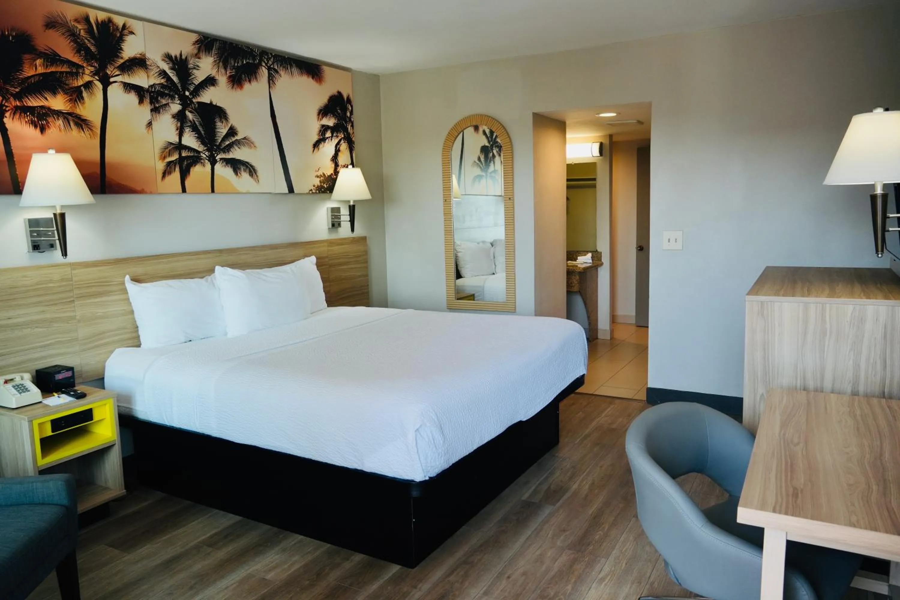 Bed in Days Inn by Wyndham Anaheim Near the Park