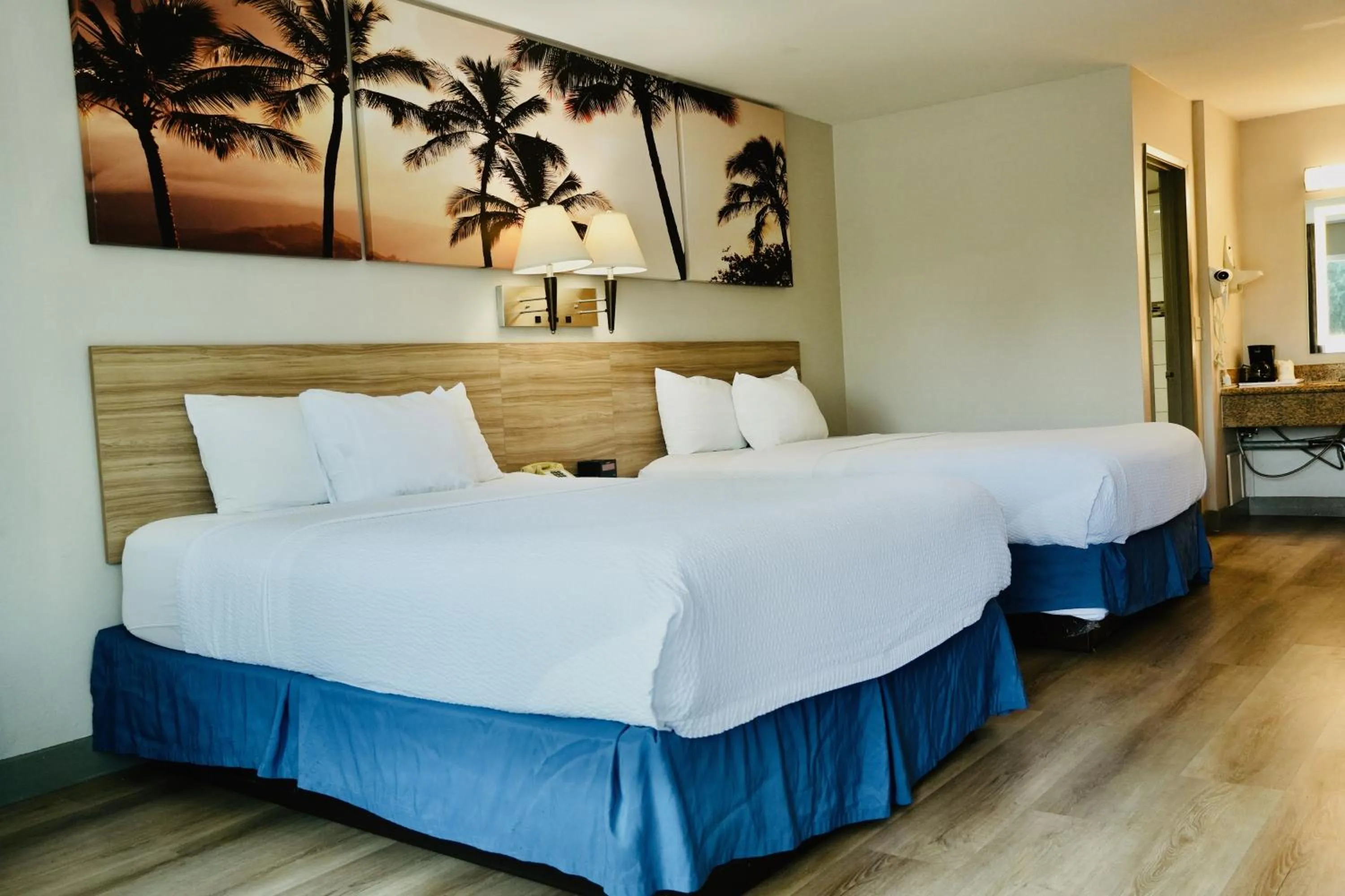 Bed in Days Inn by Wyndham Anaheim Near the Park