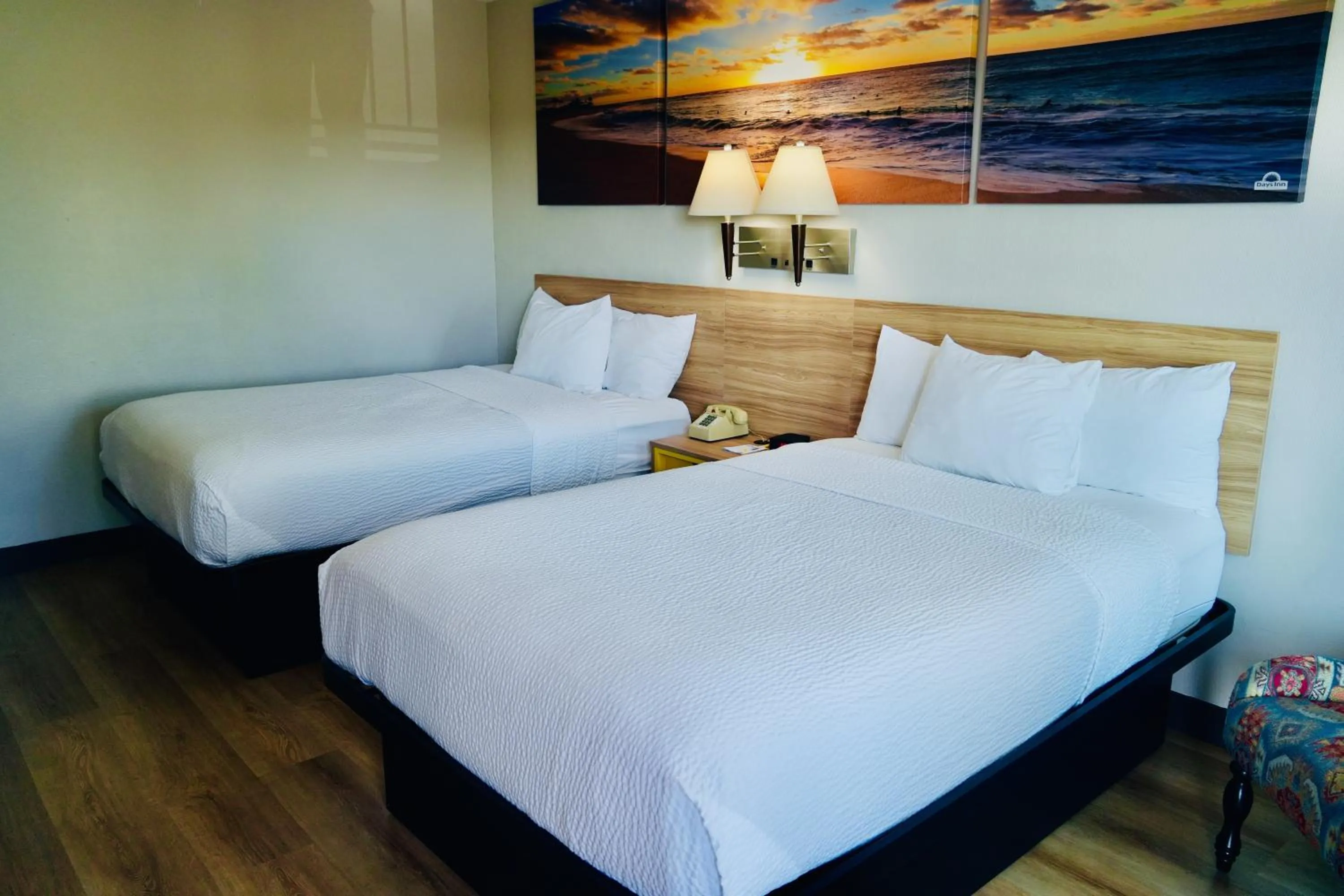 Bed in Days Inn by Wyndham Anaheim Near the Park