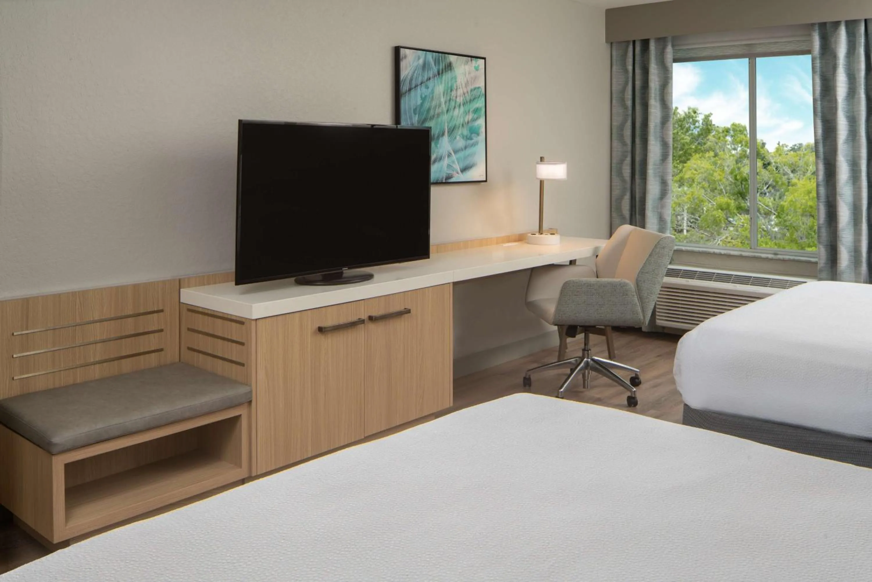 Bedroom, Bed in Hilton Garden Inn Orlando Airport