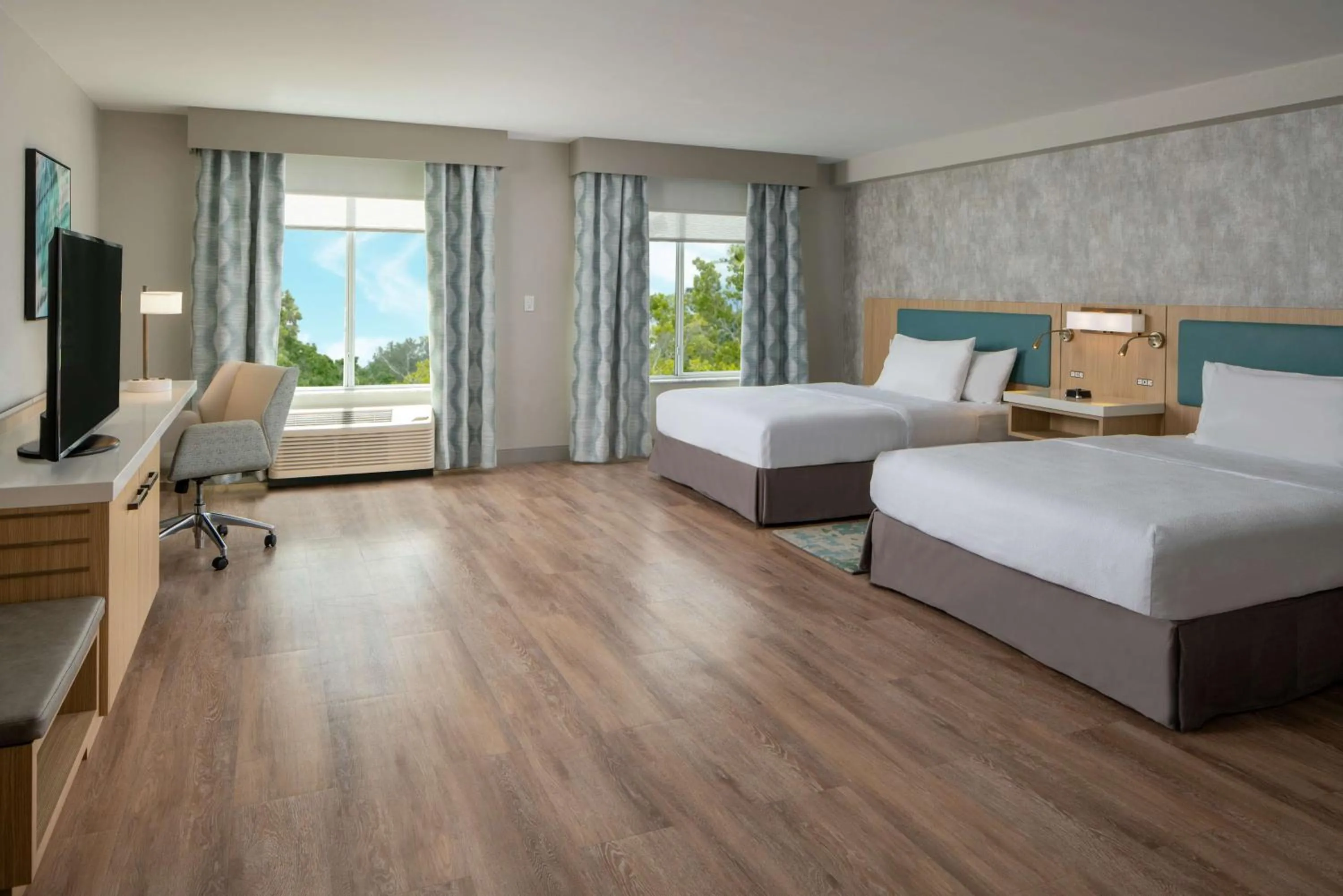 Photo of the whole room, Bed in Hilton Garden Inn Orlando Airport