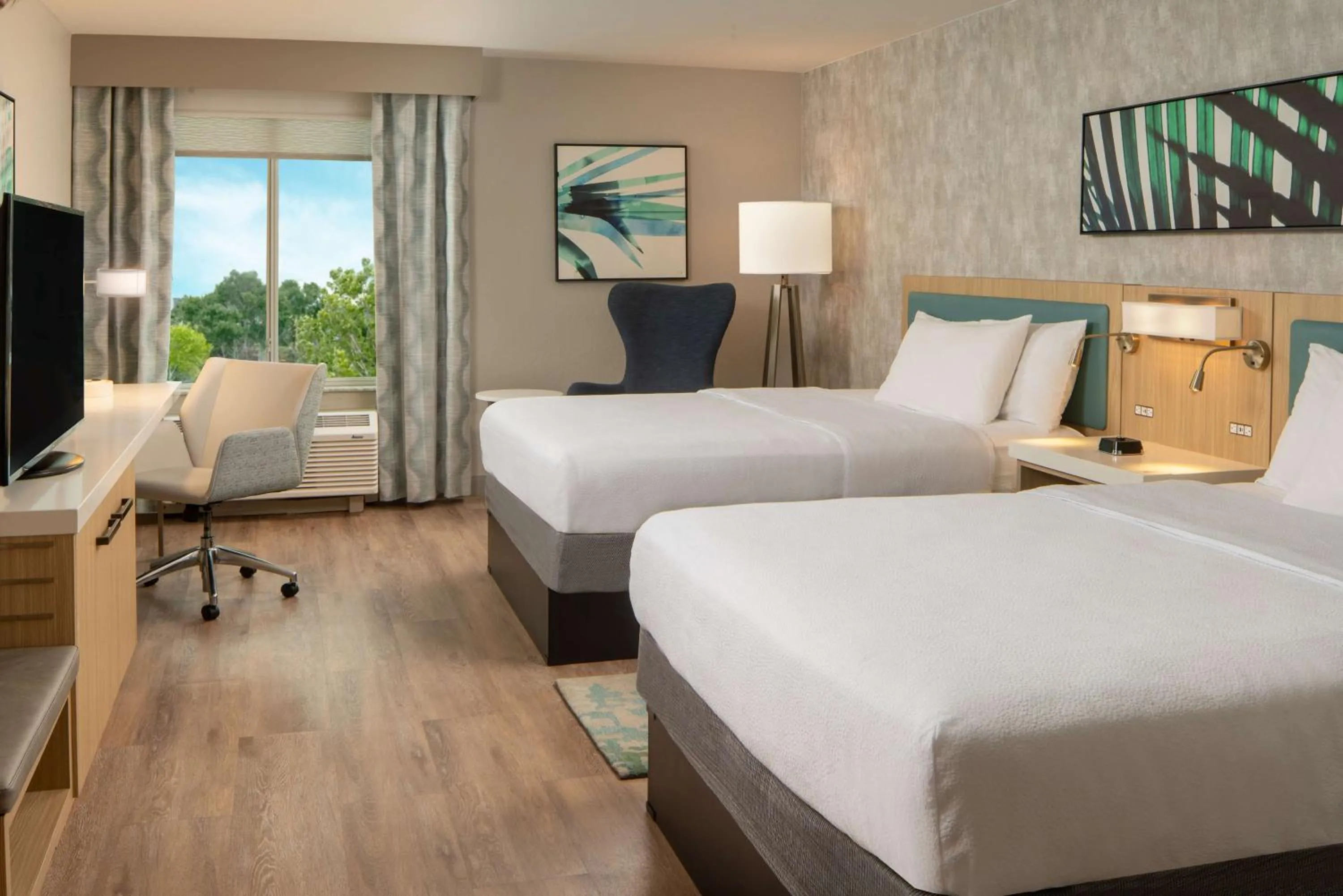 Bed in Hilton Garden Inn Orlando Airport