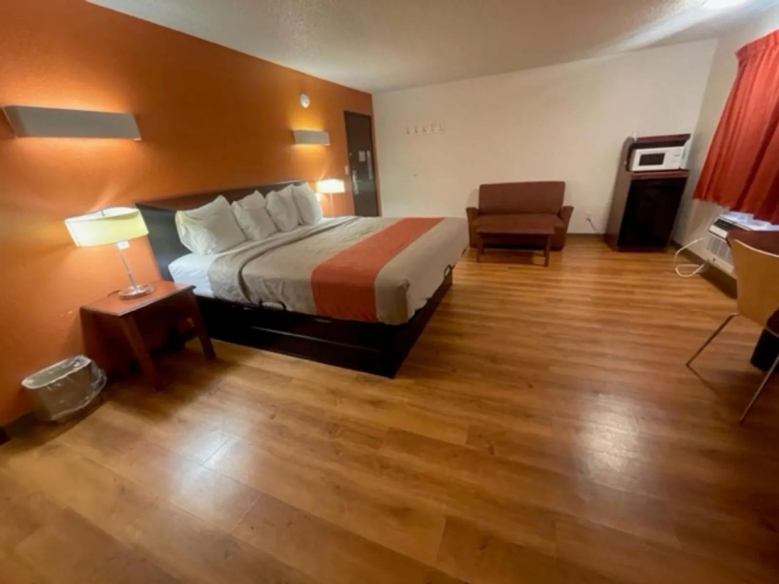 Bed in Ashley Inn Ponca City