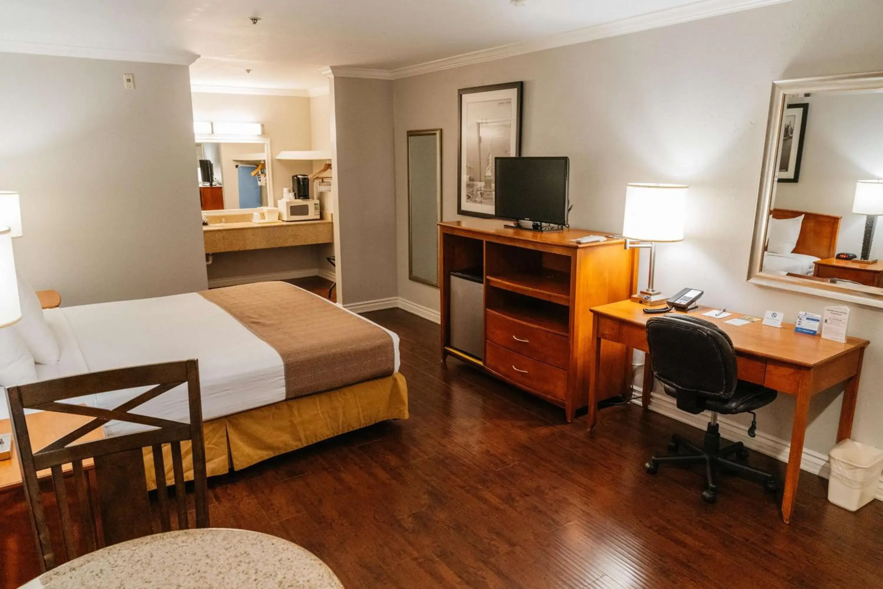 King Room with Walk In Shower - Disability Access in Best Western Palm Garden Inn King Room with Walk In Shower - Disability Access in Best Western Palm Garden Inn