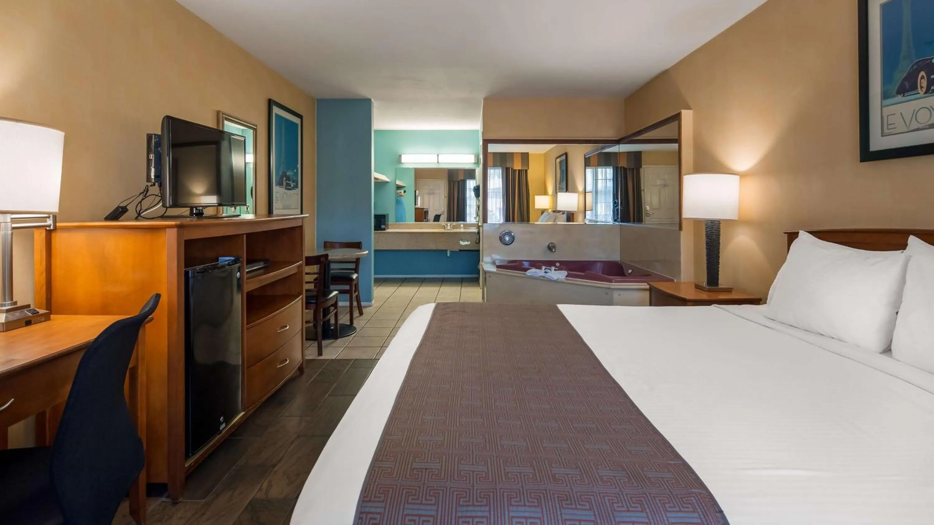 Photo of the whole room, Bed in Best Western Palm Garden Inn