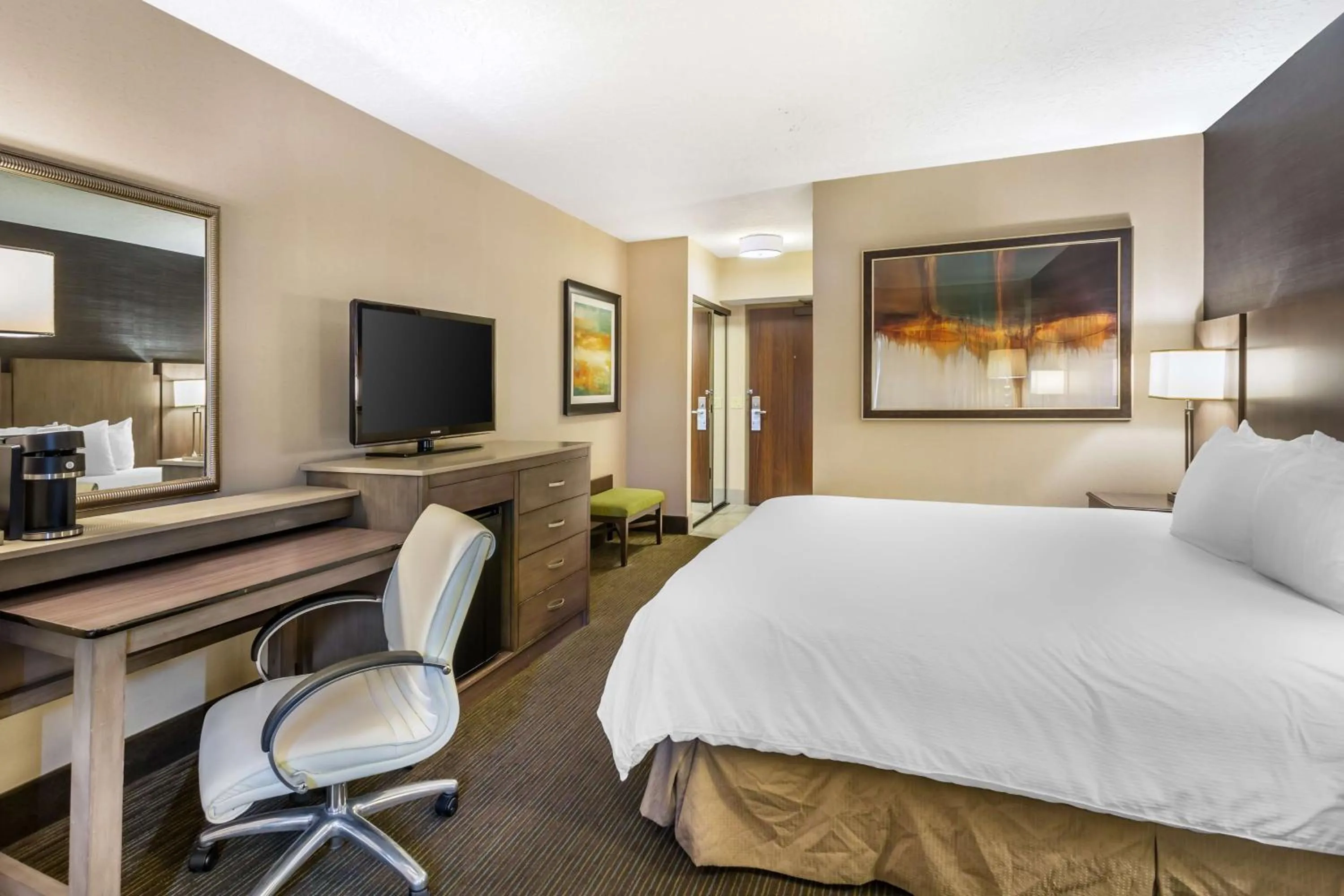 Bedroom, Bed in Best Western Plus Cotton Tree Inn