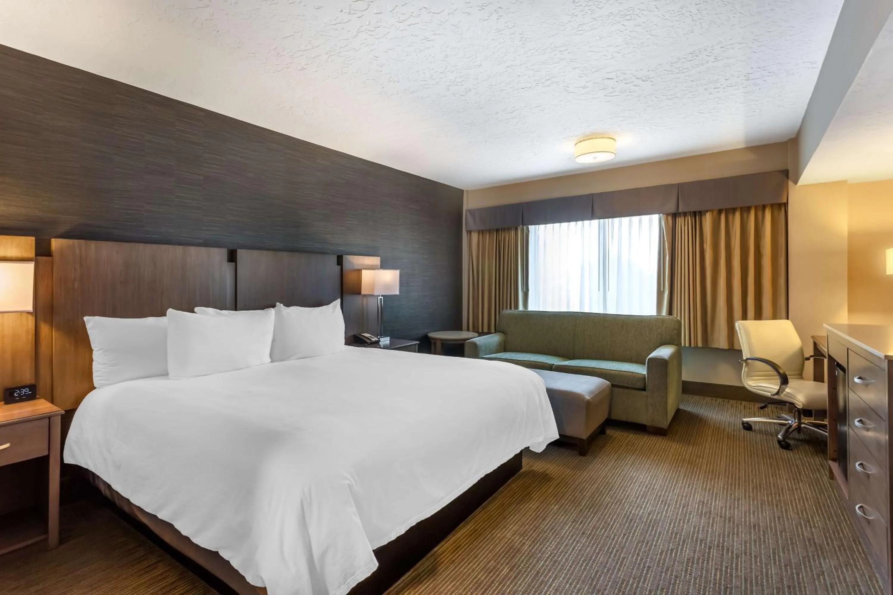 Bedroom, Bed in Best Western Plus Cotton Tree Inn