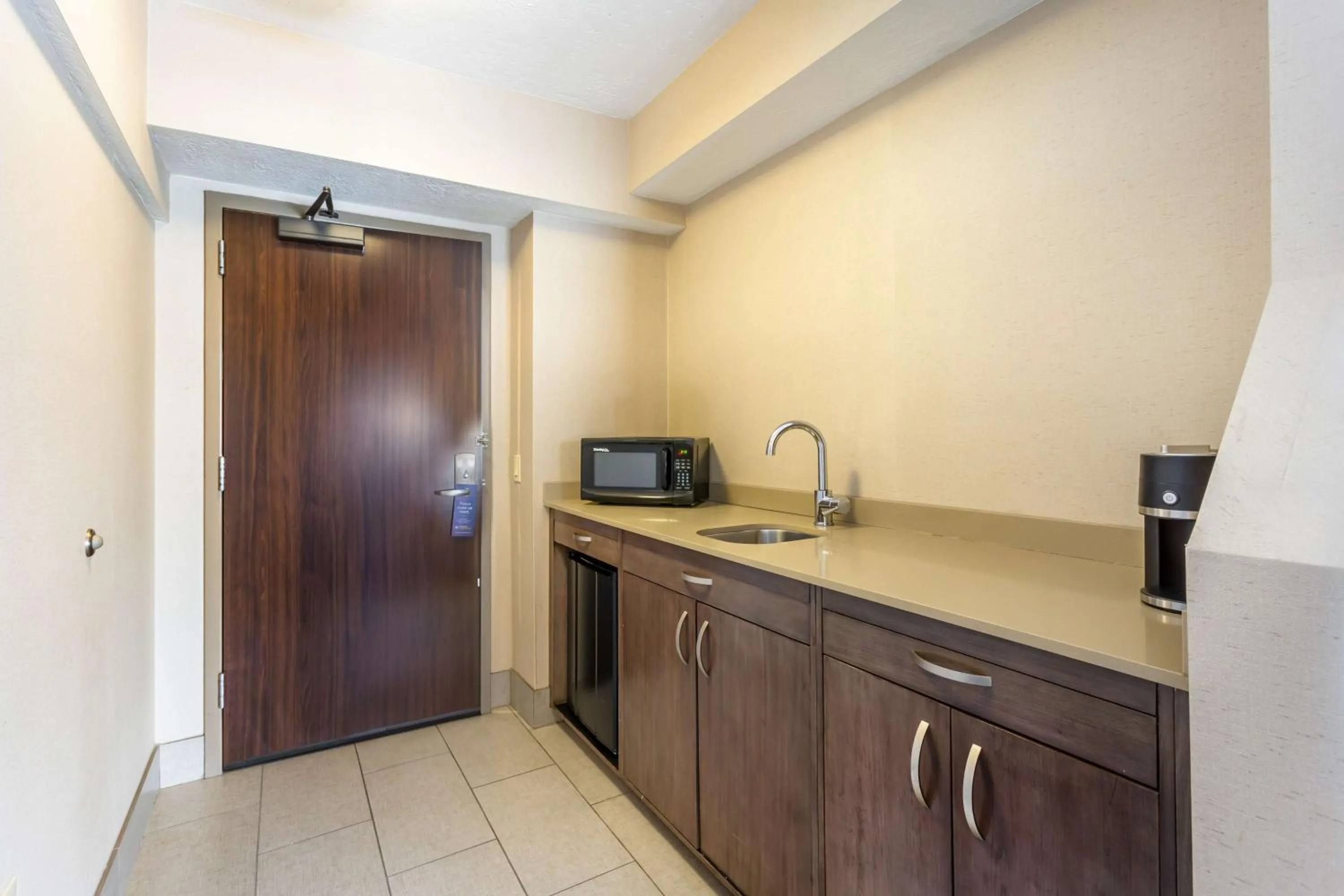 Bedroom in Best Western Plus Cotton Tree Inn