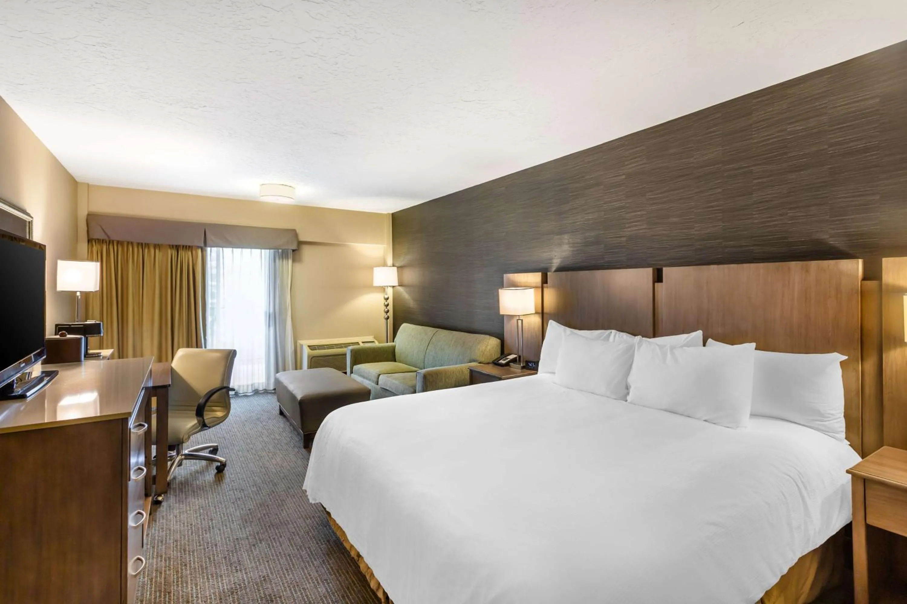 Bedroom, Bed in Best Western Plus Cotton Tree Inn