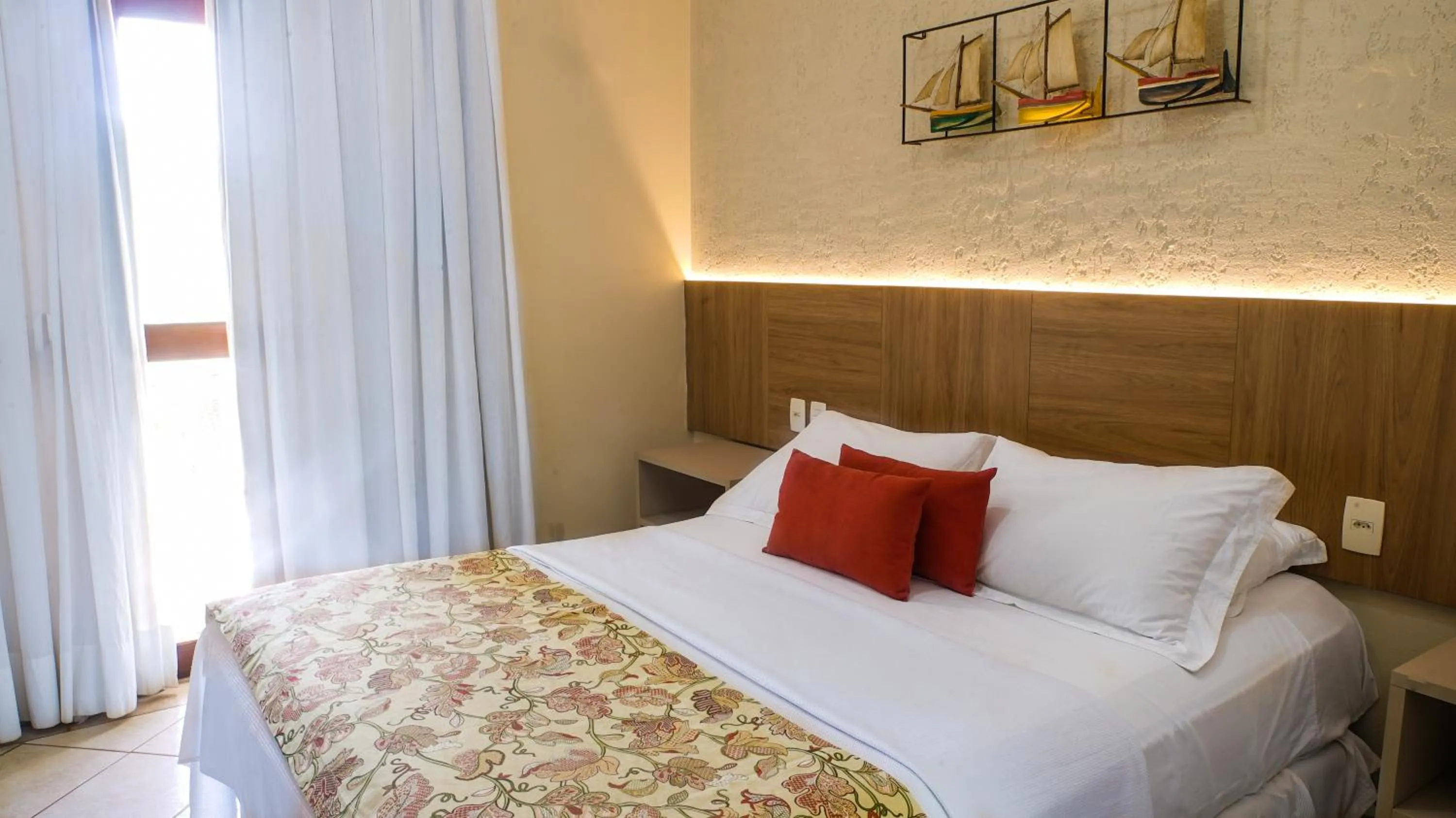 Bed in Kanaloa Pousada