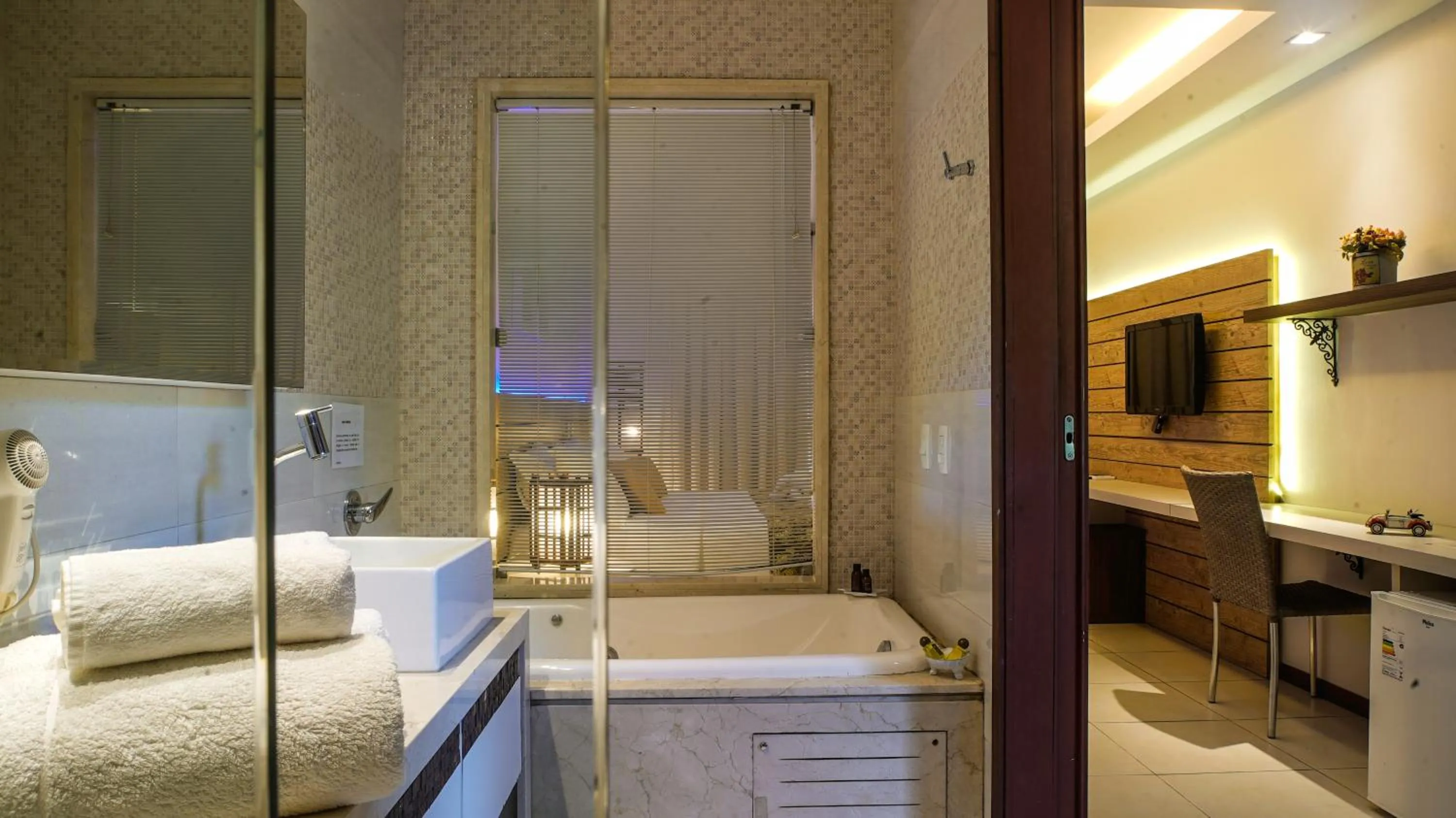 Bed in Kanaloa Pousada