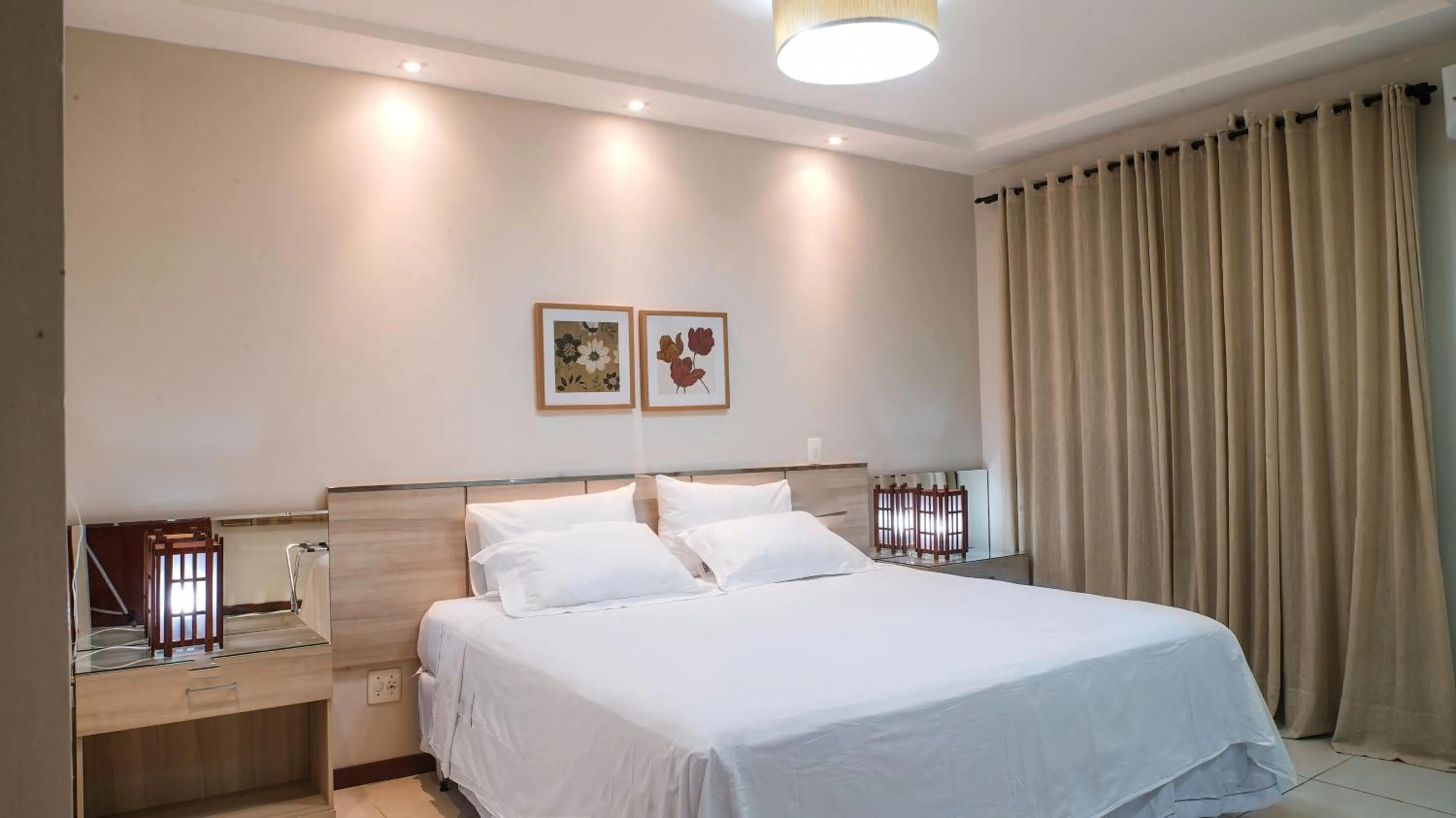 Bed in Kanaloa Pousada