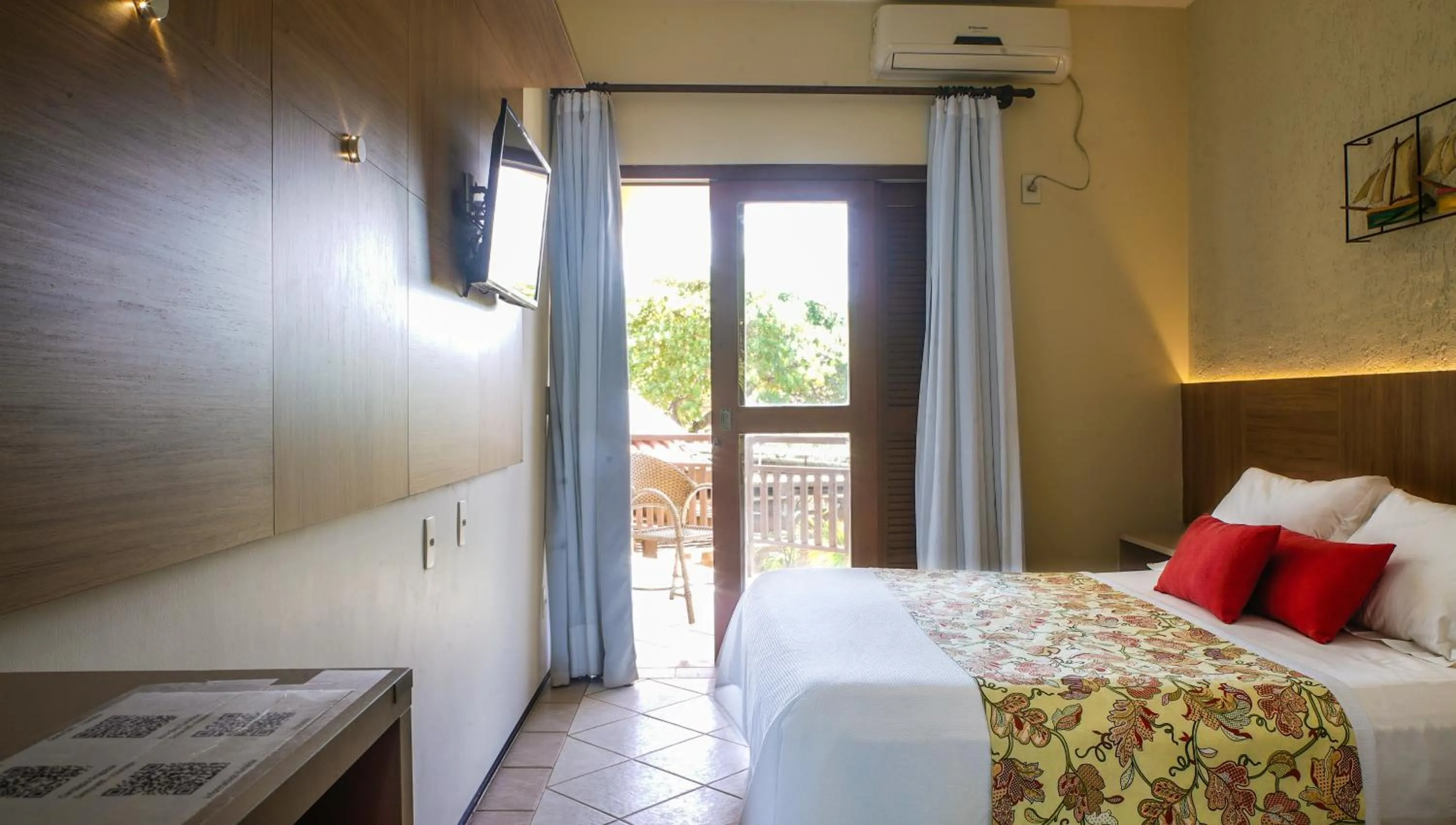 Bed in Kanaloa Pousada