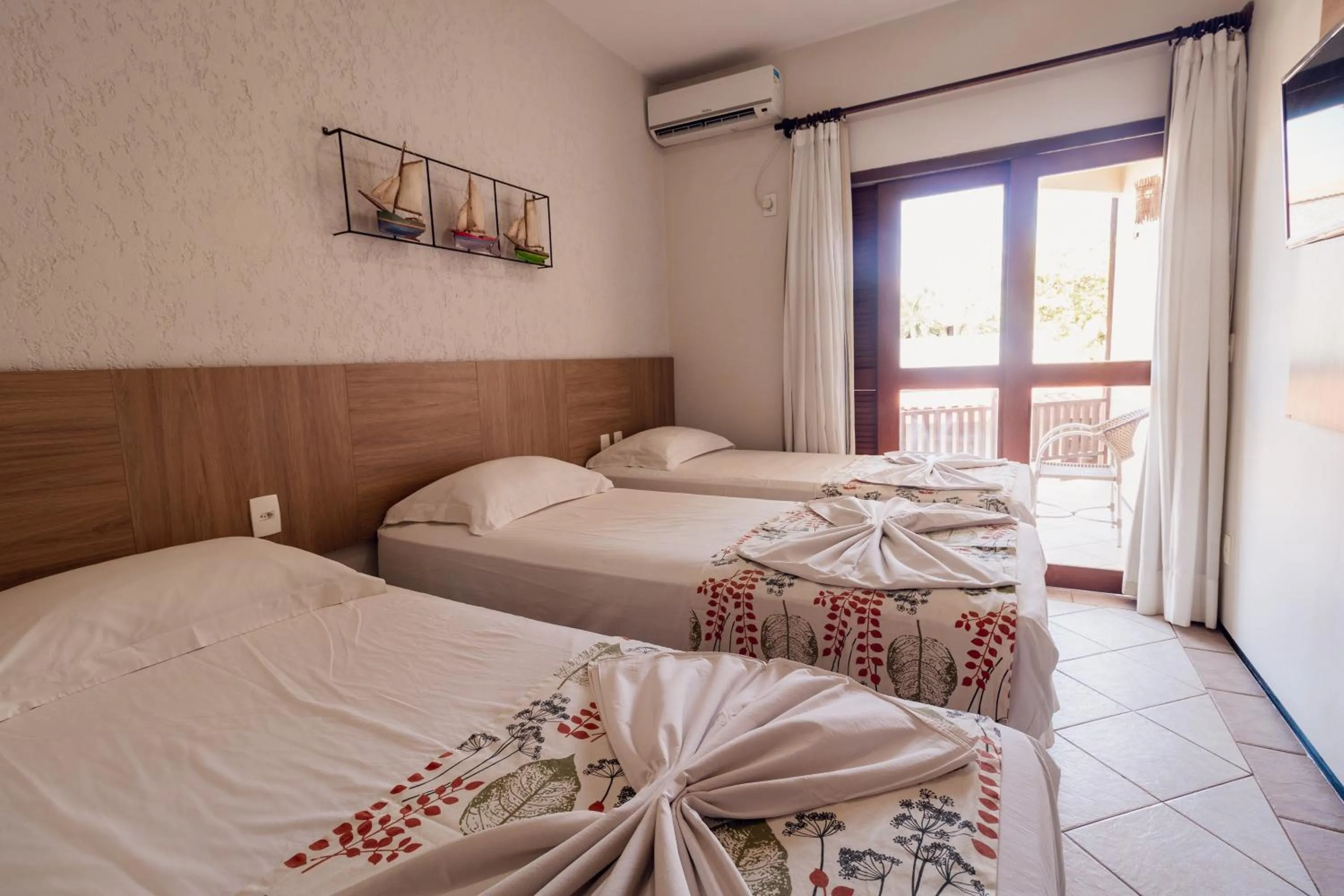 Bed in Kanaloa Pousada