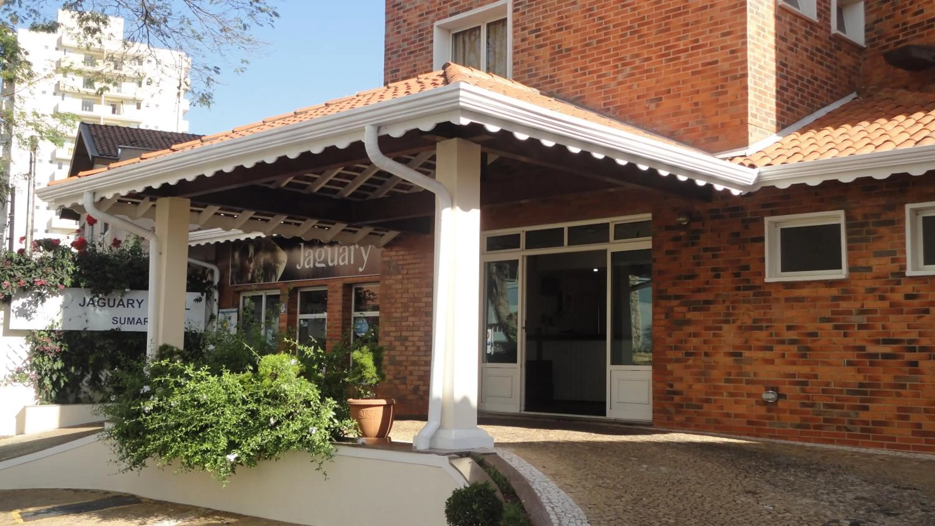 Facade/entrance in Jaguary Hotel Sumaré