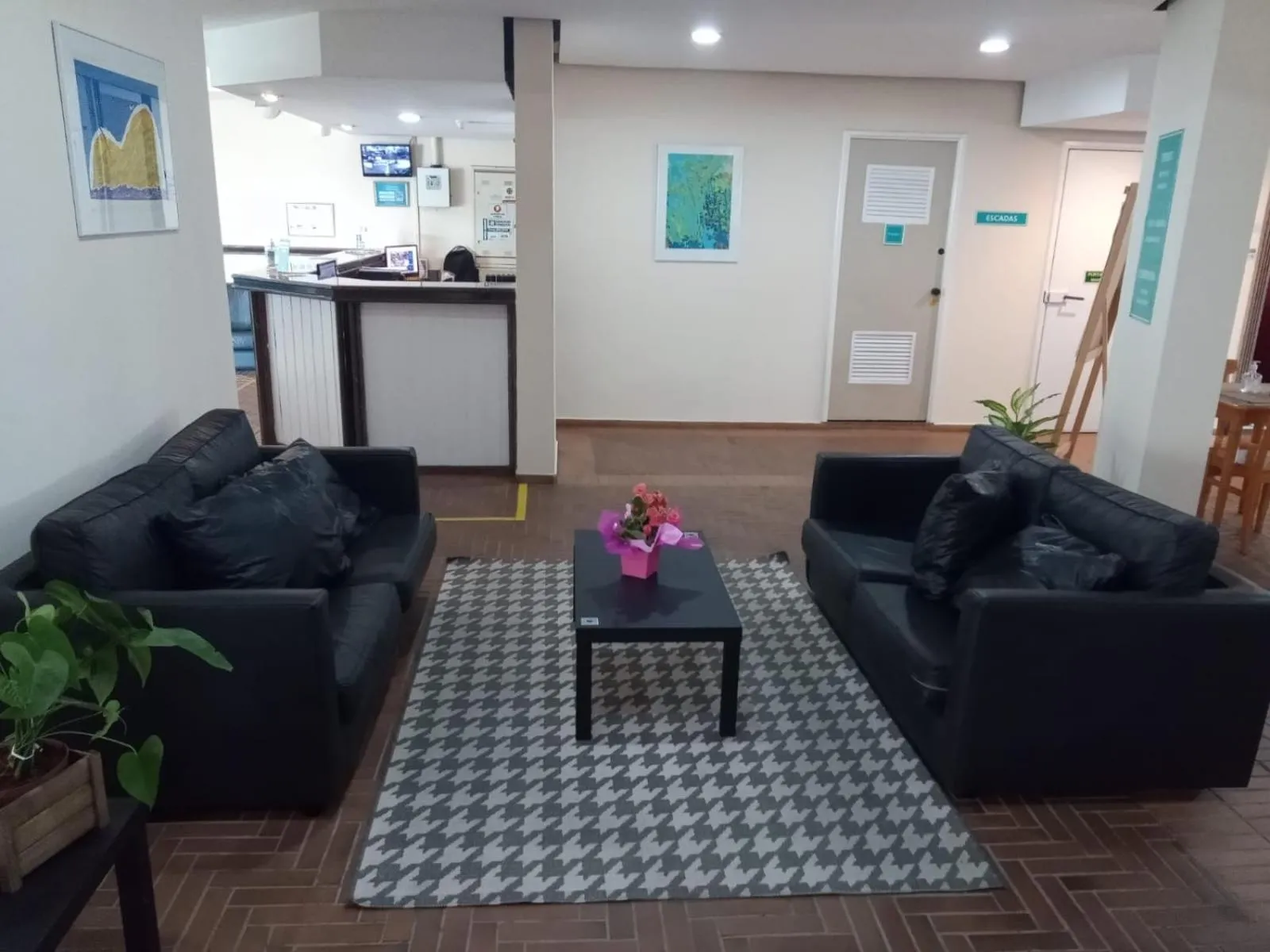 Communal lounge/ TV room in Jaguary Hotel Sumaré