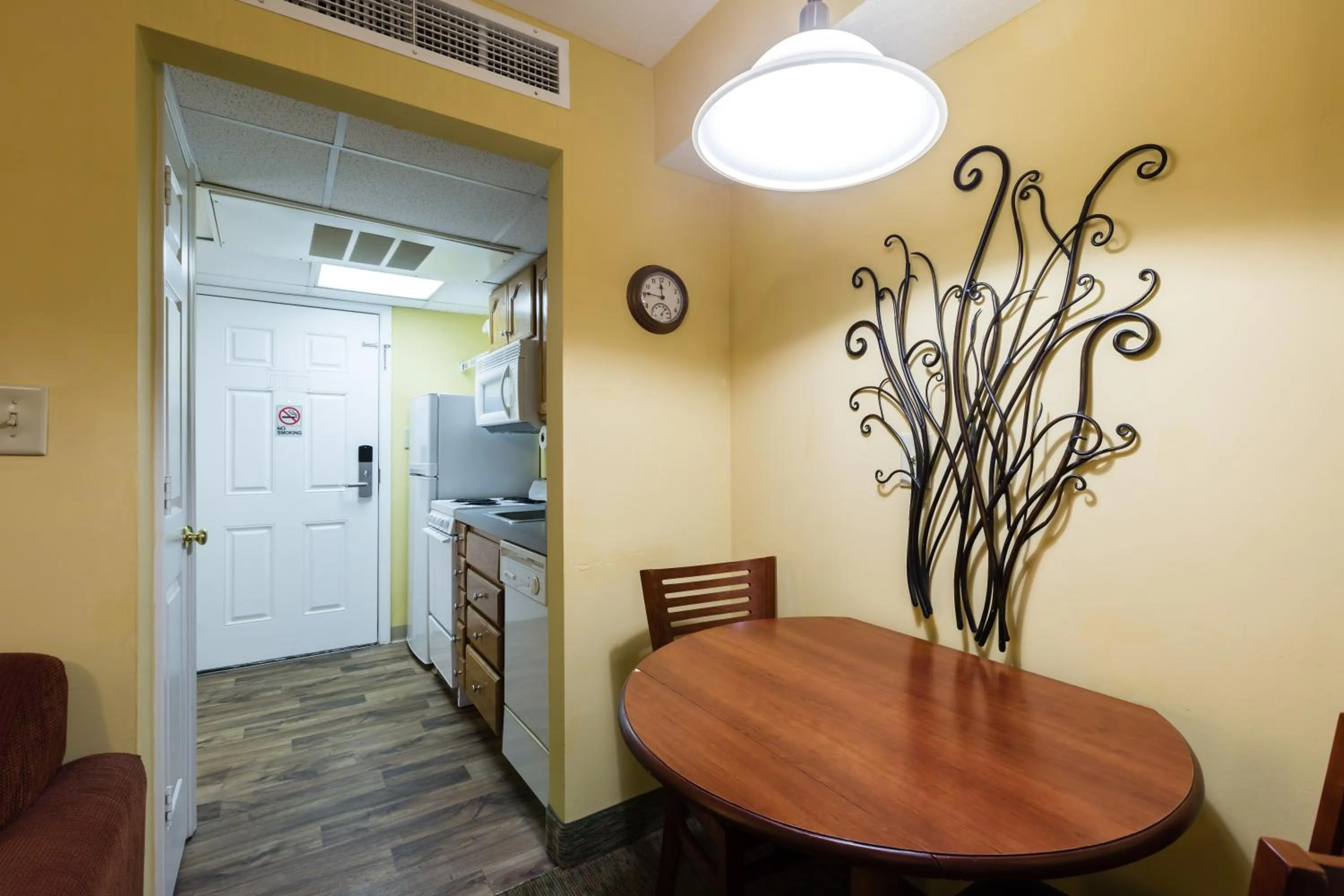 Dining area in Jade Tree Cove