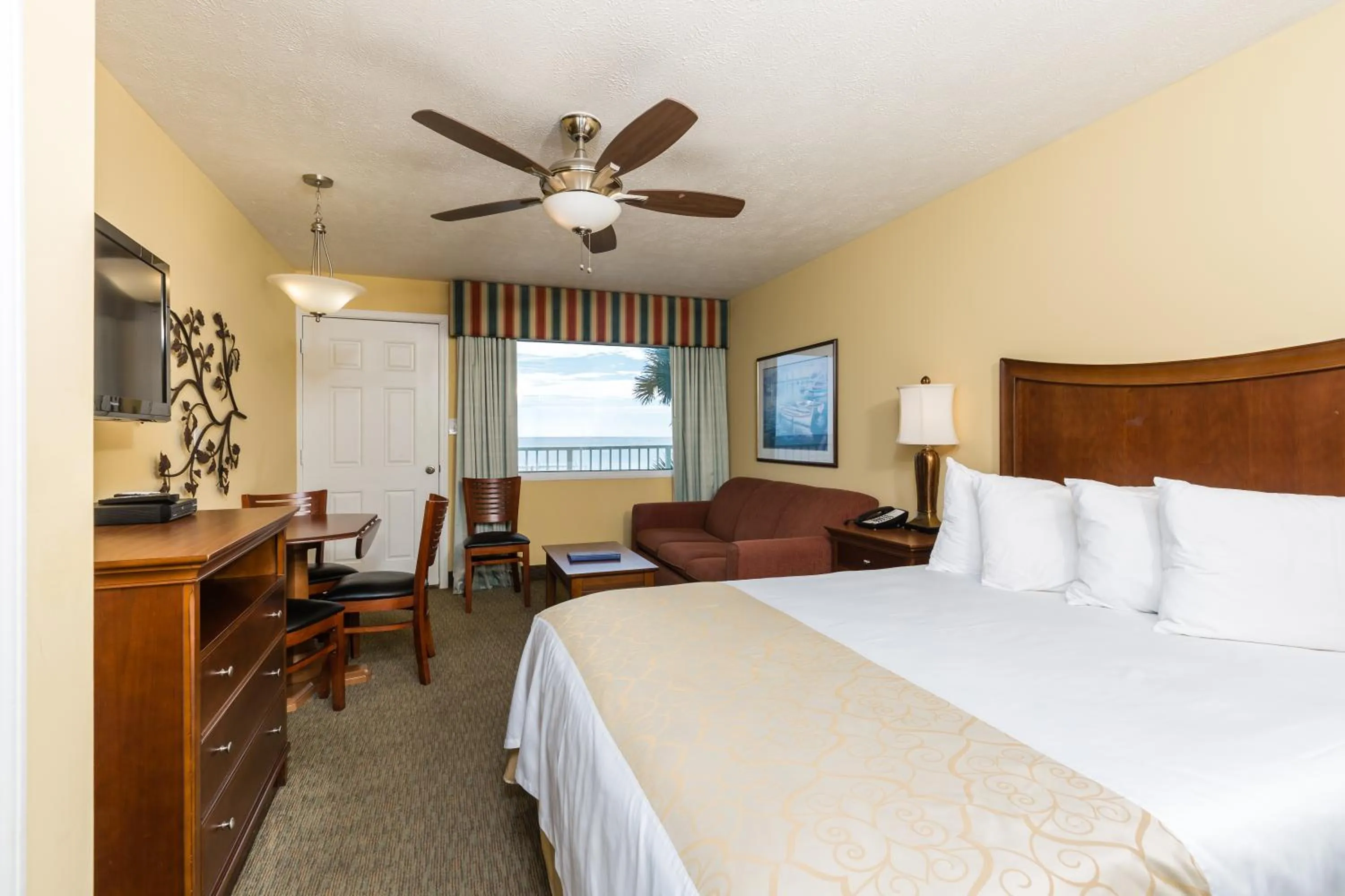 Living room, Bed in Jade Tree Cove