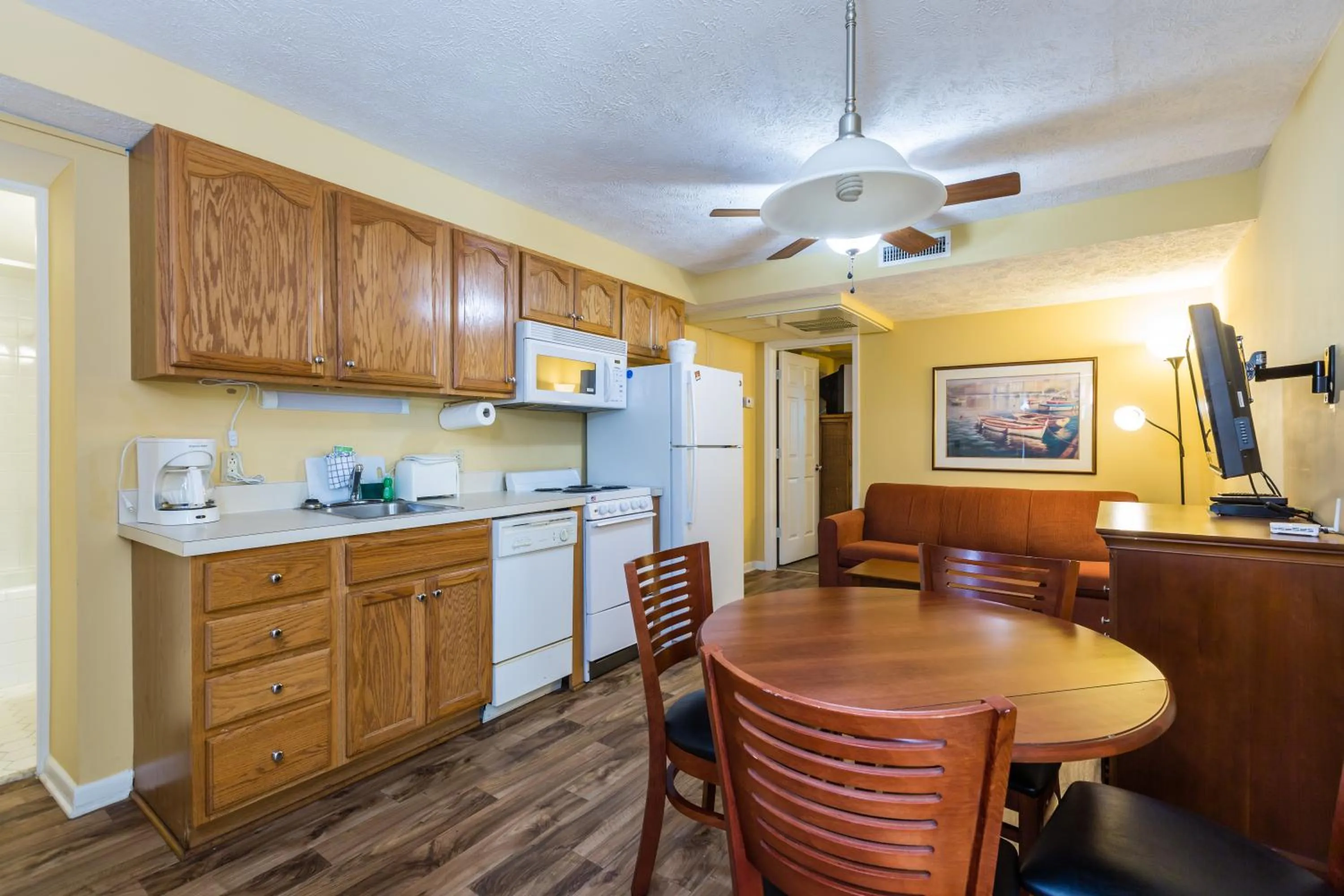 Kitchen or kitchenette in Jade Tree Cove
