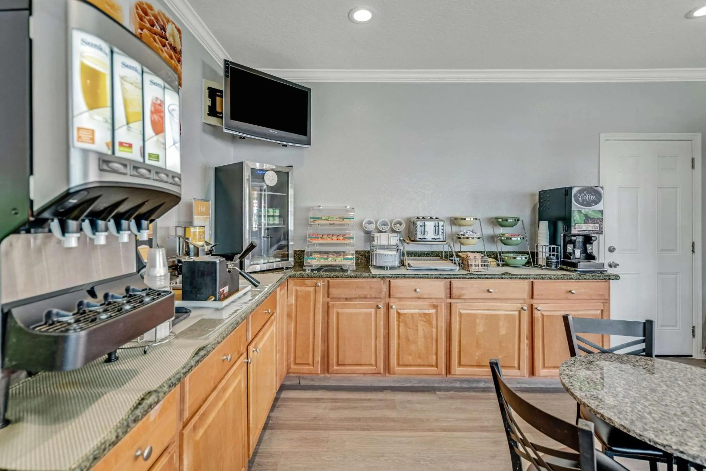 Breakfast in Quality Inn Santa Cruz Downtown Area