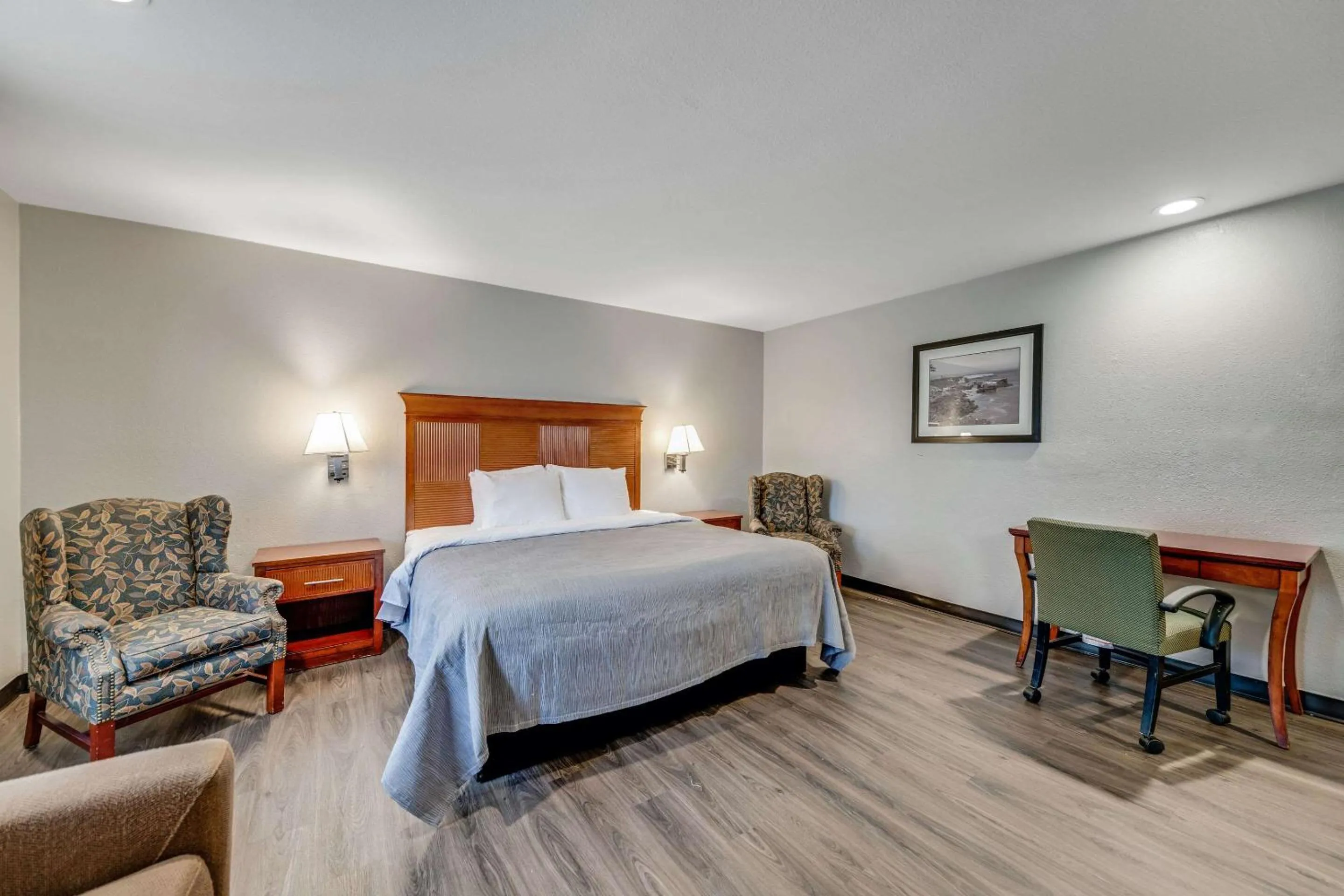 Bedroom, Bed in Quality Inn Santa Cruz Downtown Area