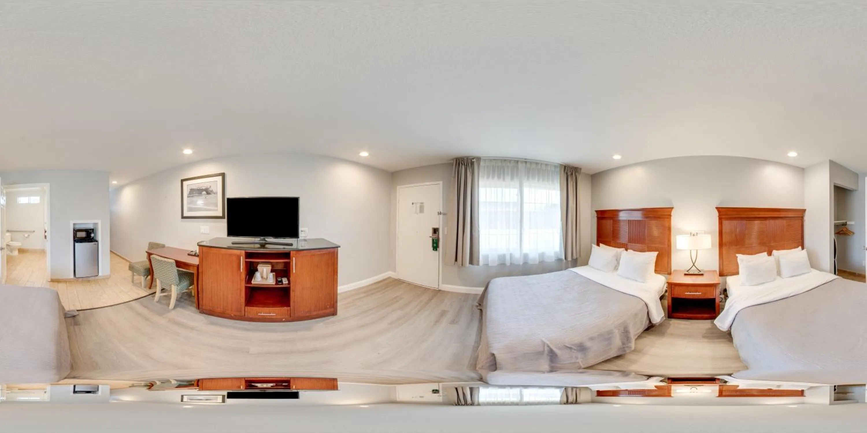 Photo of the whole room, Bed in Quality Inn Santa Cruz Downtown Area