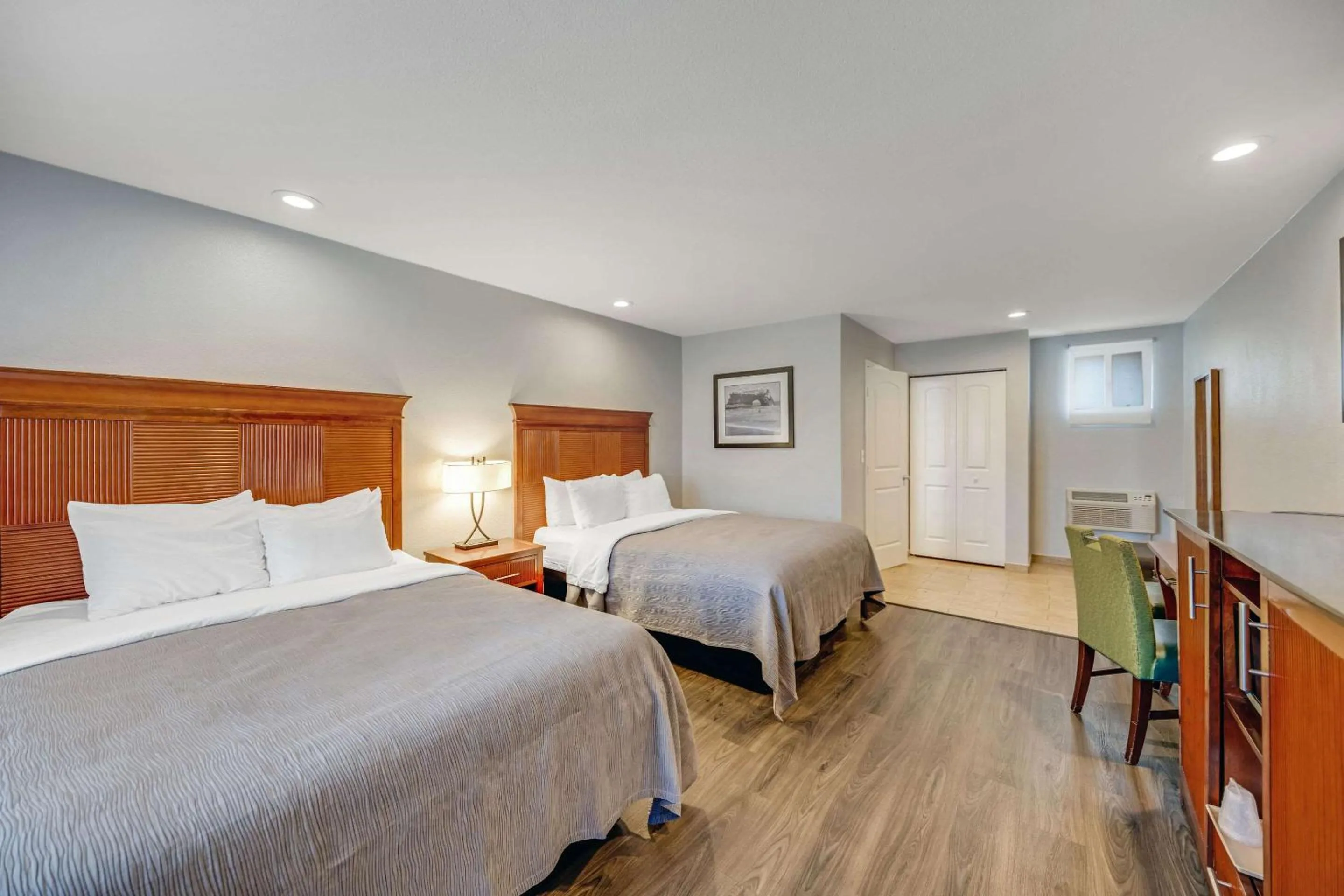 Bedroom, Bed in Quality Inn Santa Cruz Downtown Area