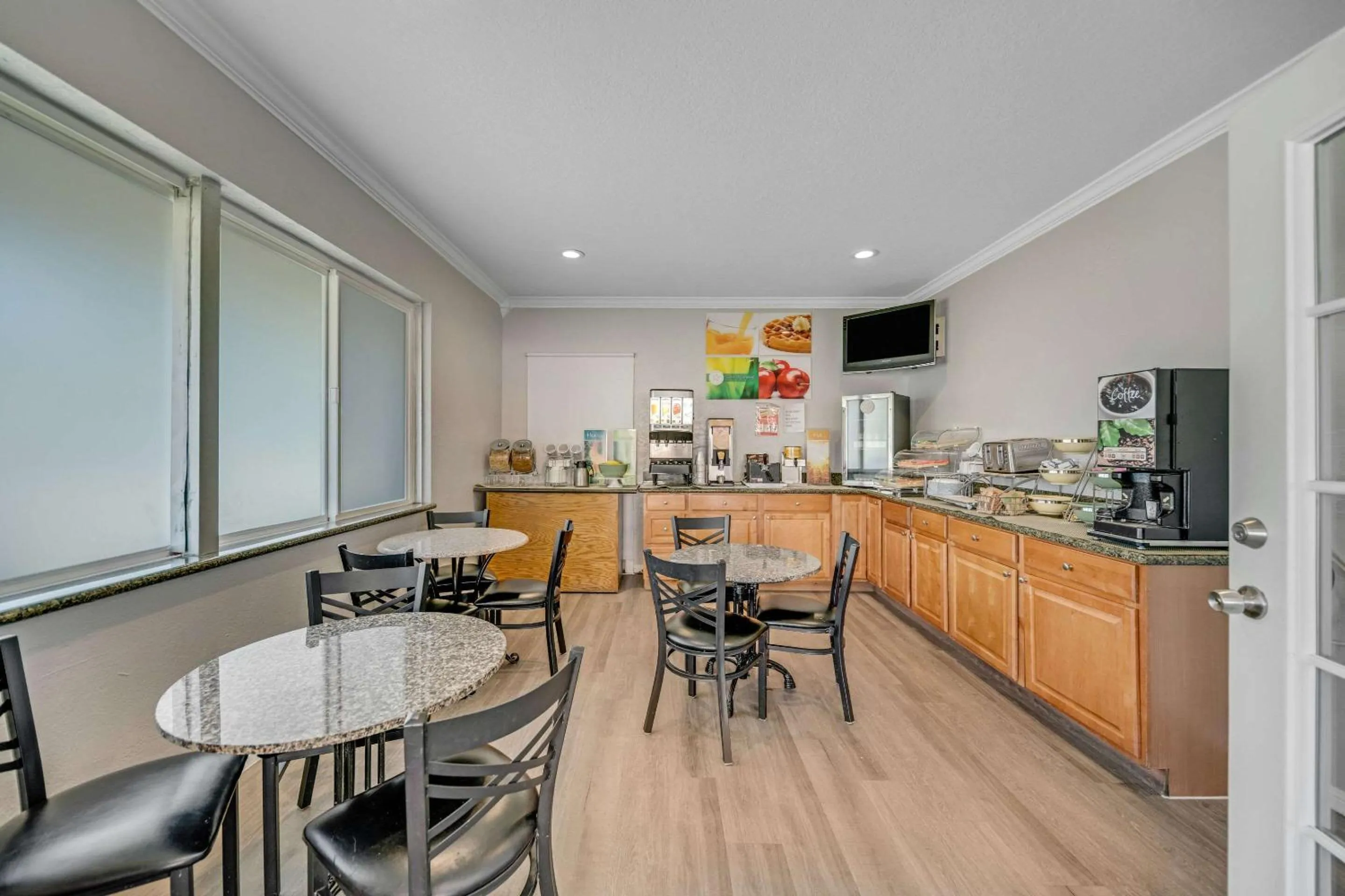 Breakfast in Quality Inn Santa Cruz Downtown Area